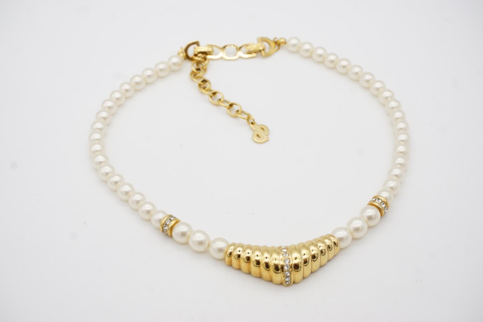 Christian Dior Vintage 1970s White Pearls Triangle Crystals Pendant Necklace For Sale 5