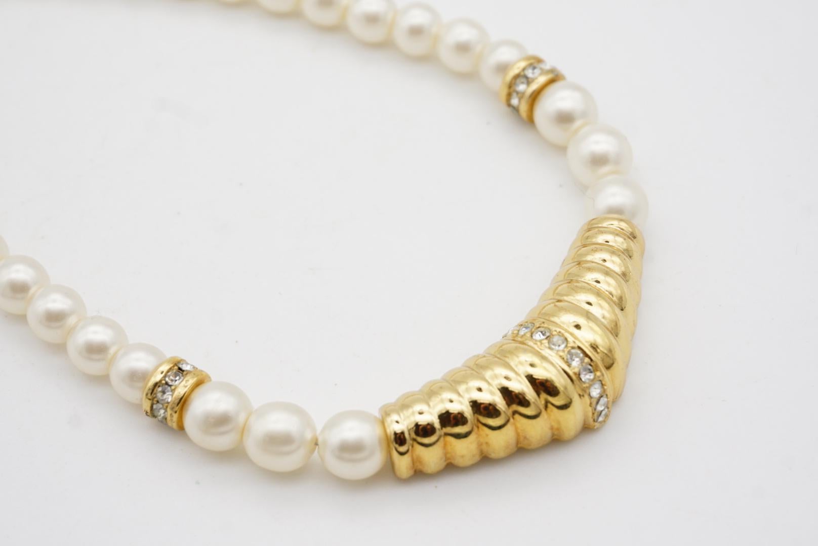 Christian Dior Vintage 1970s White Pearls Triangle Crystals Pendant Necklace For Sale 5