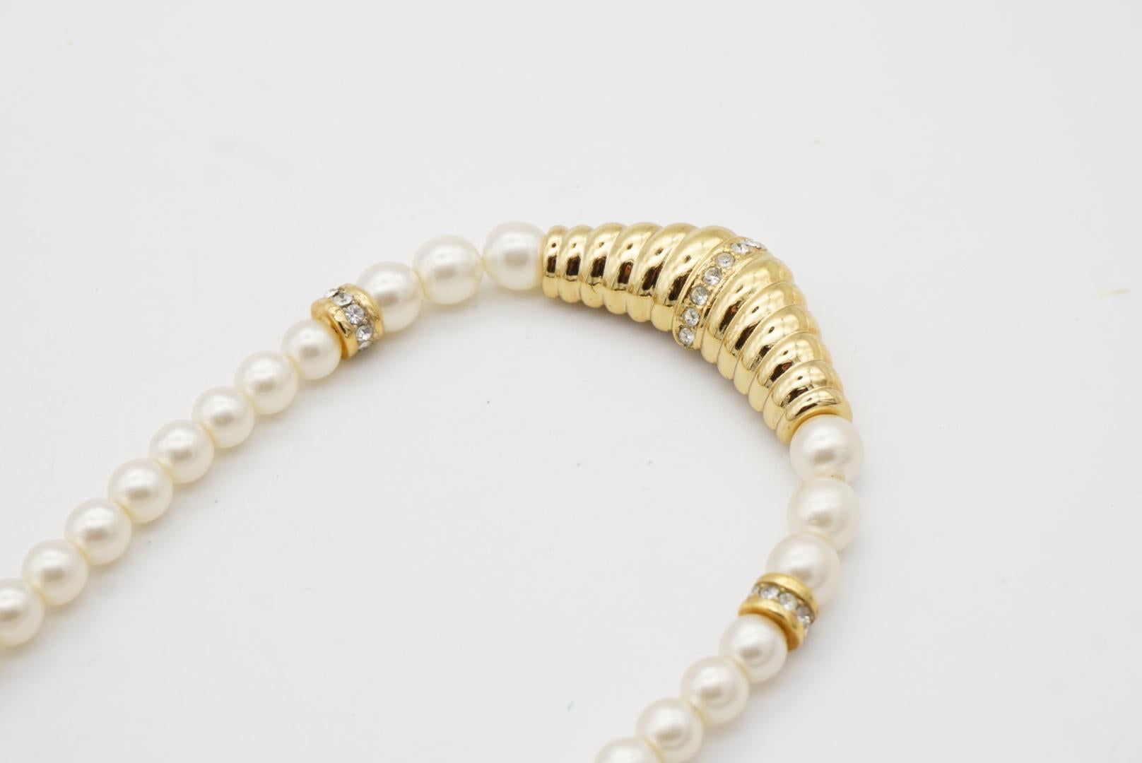 Christian Dior Vintage 1970s White Pearls Triangle Crystals Pendant Necklace For Sale 7