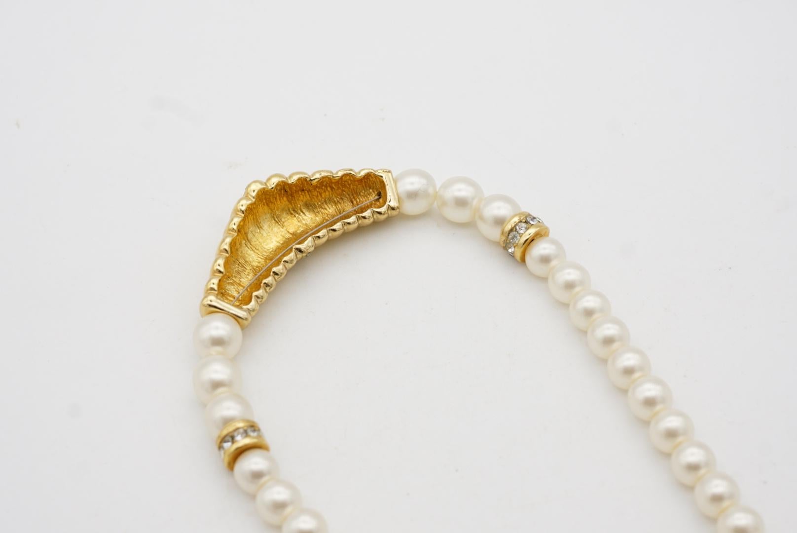 Christian Dior Vintage 1970s White Pearls Triangle Crystals Pendant Necklace For Sale 8