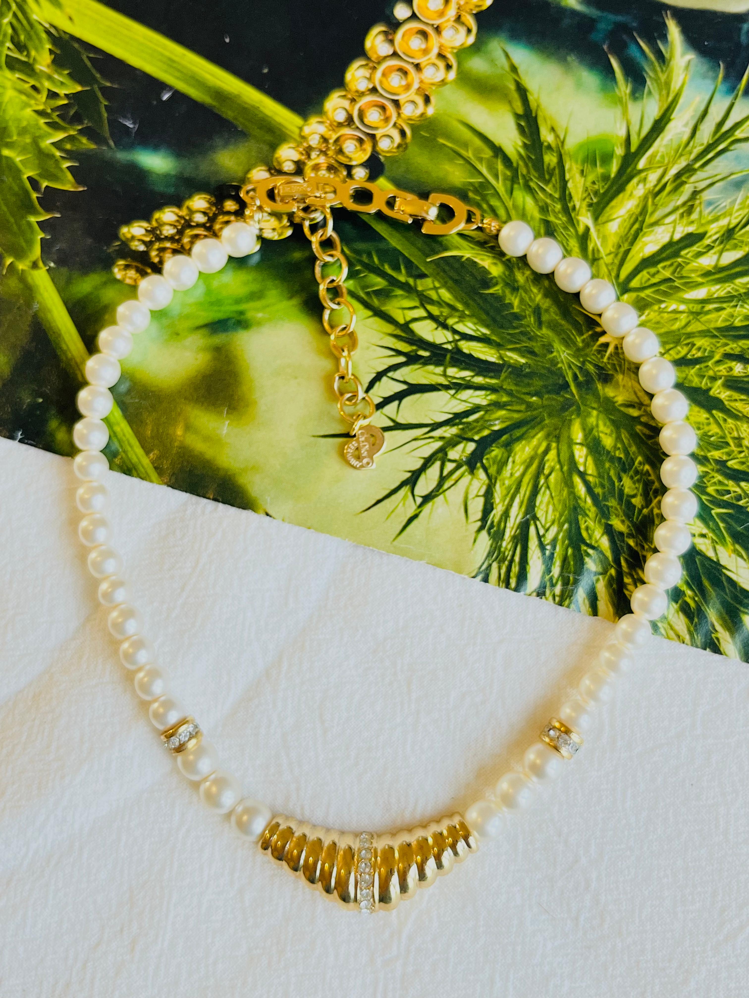 Women's or Men's Christian Dior Vintage 1970s White Pearls Triangle Crystals Pendant Necklace For Sale