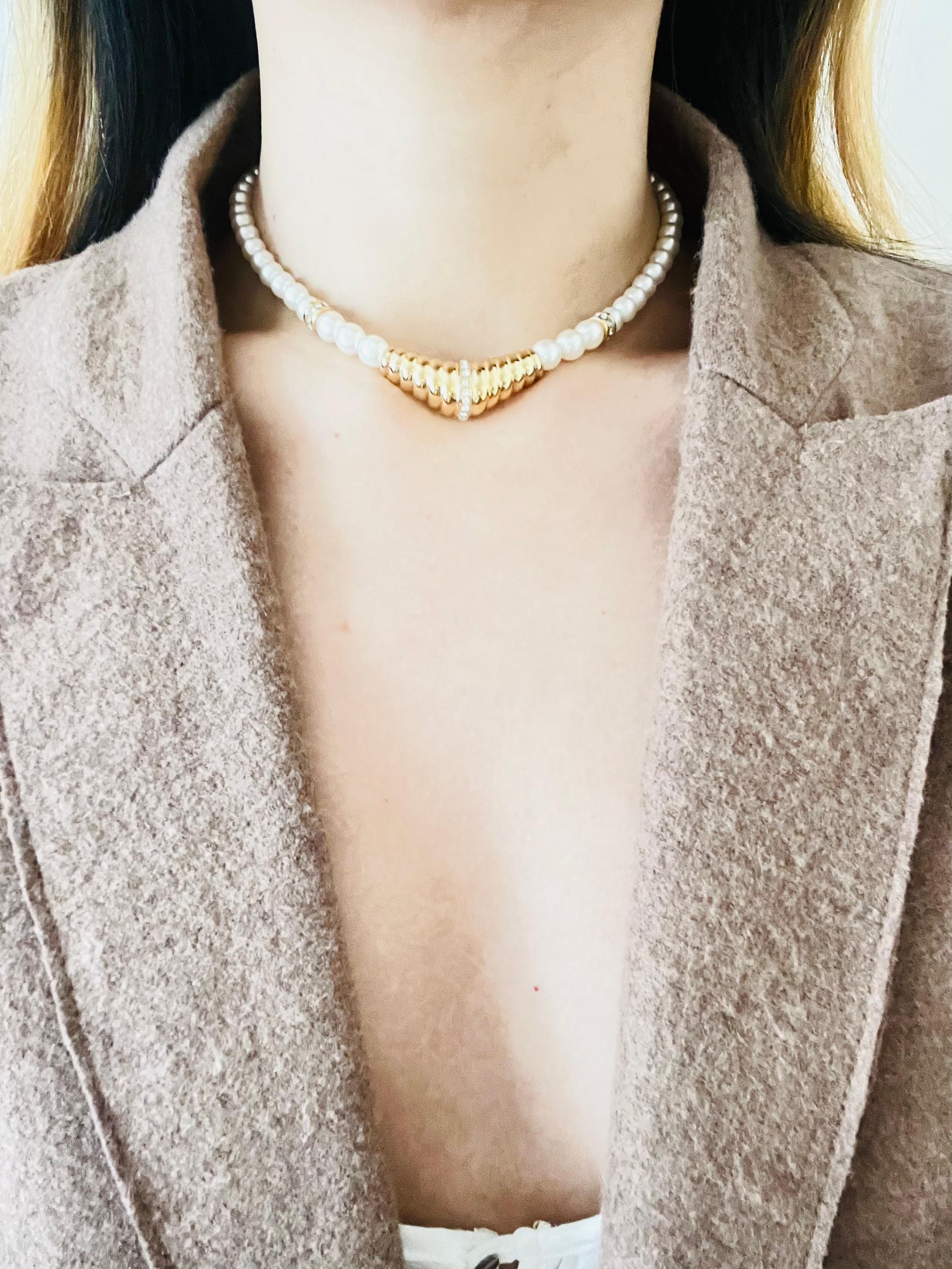 Christian Dior Vintage 1970s White Pearls Triangle Crystals Pendant Necklace For Sale 2