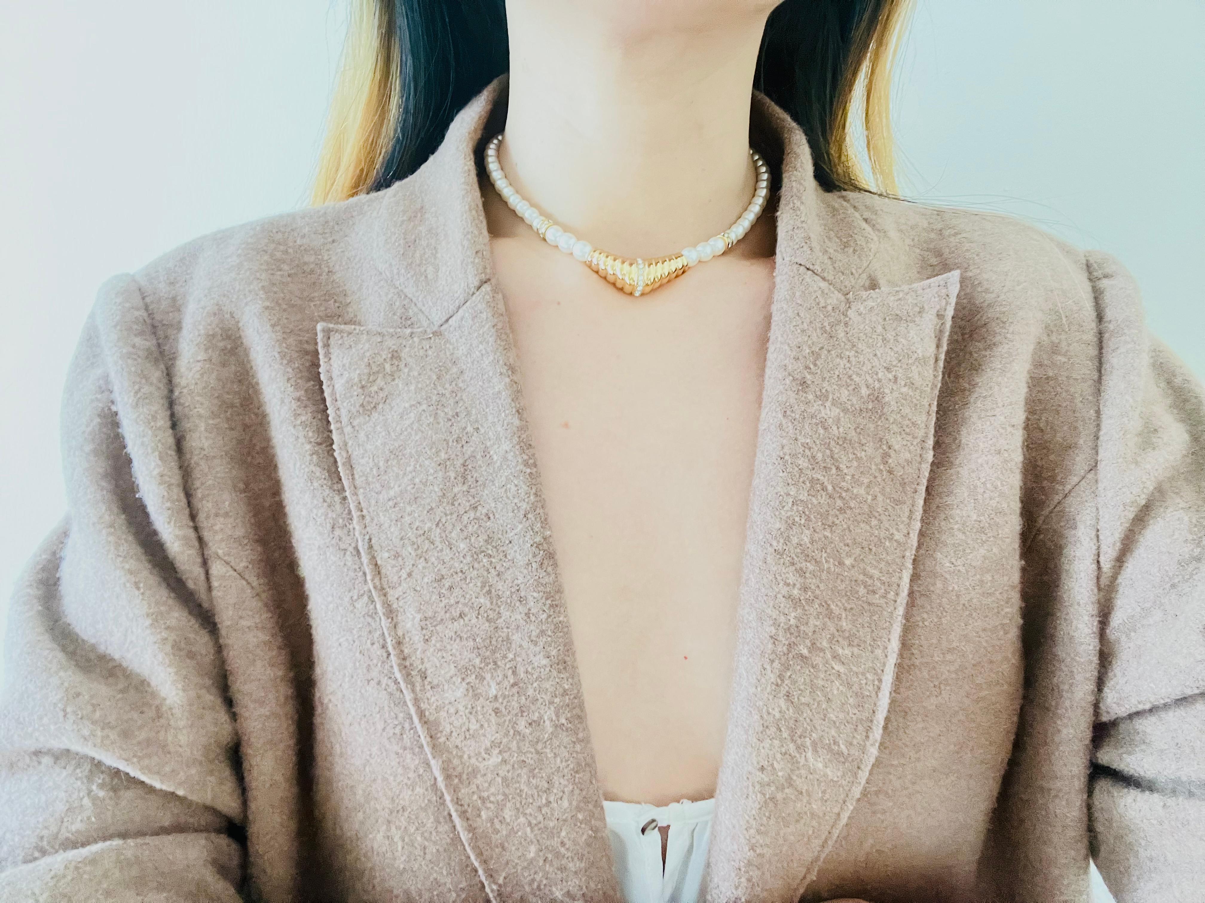 Christian Dior Vintage 1970s White Pearls Triangle Crystals Pendant Necklace For Sale 3