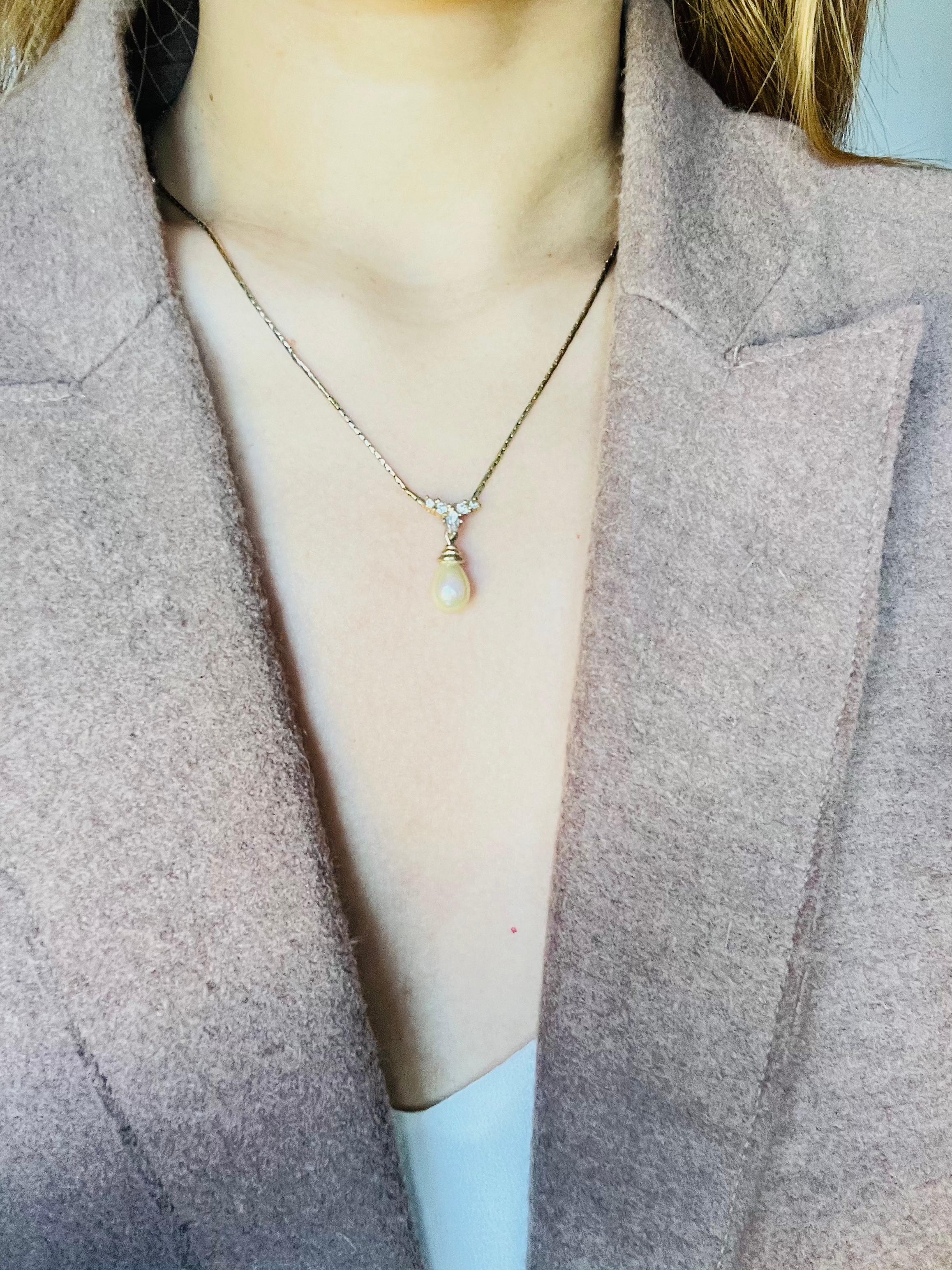 Christian Dior Vintage 1970er Jahre Halskette mit weißen Wassertropfenperlen und Marquise-Kristallen im Angebot 1