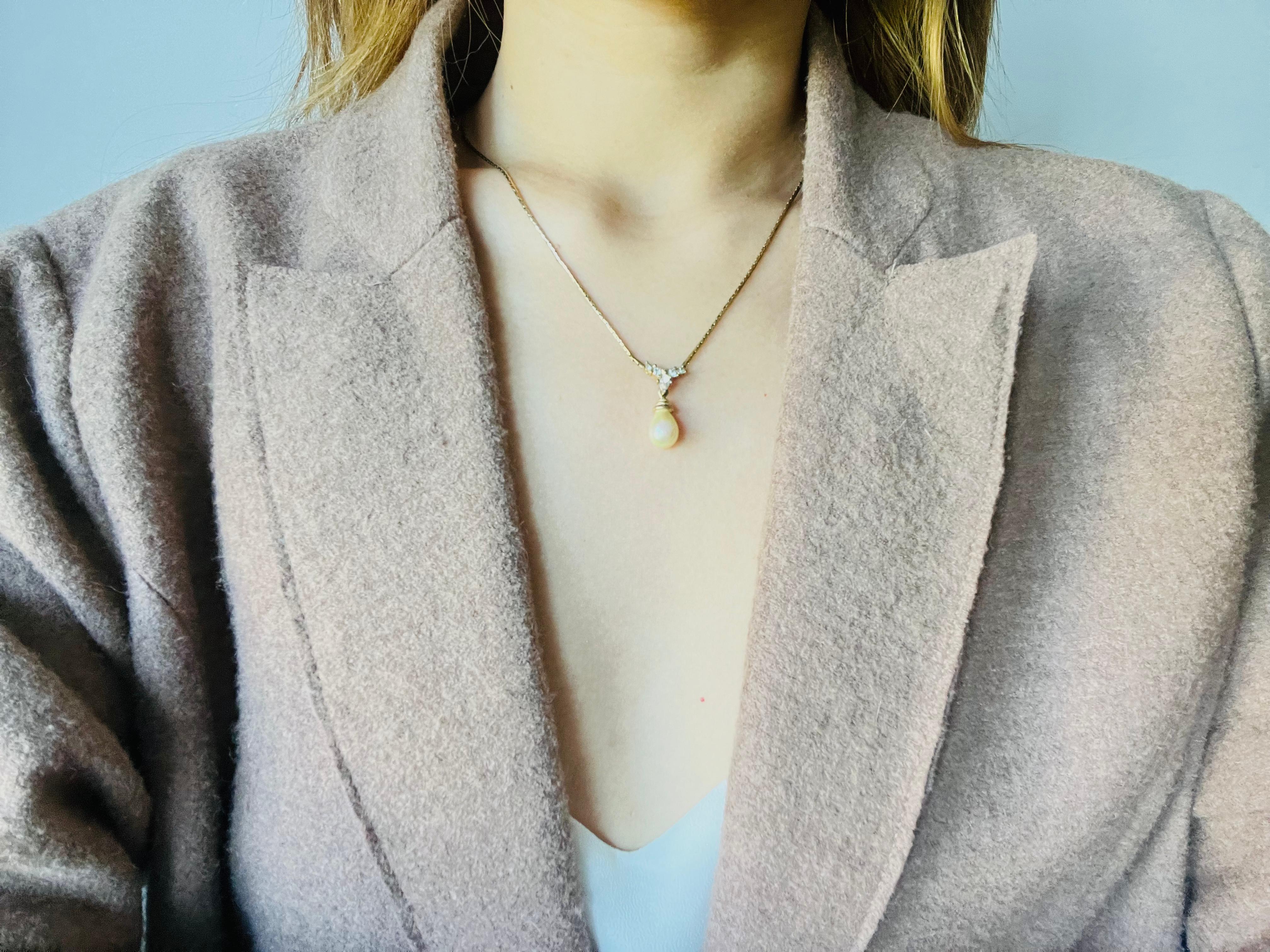 Christian Dior Vintage 1970er Jahre Halskette mit weißen Wassertropfenperlen und Marquise-Kristallen im Angebot 2