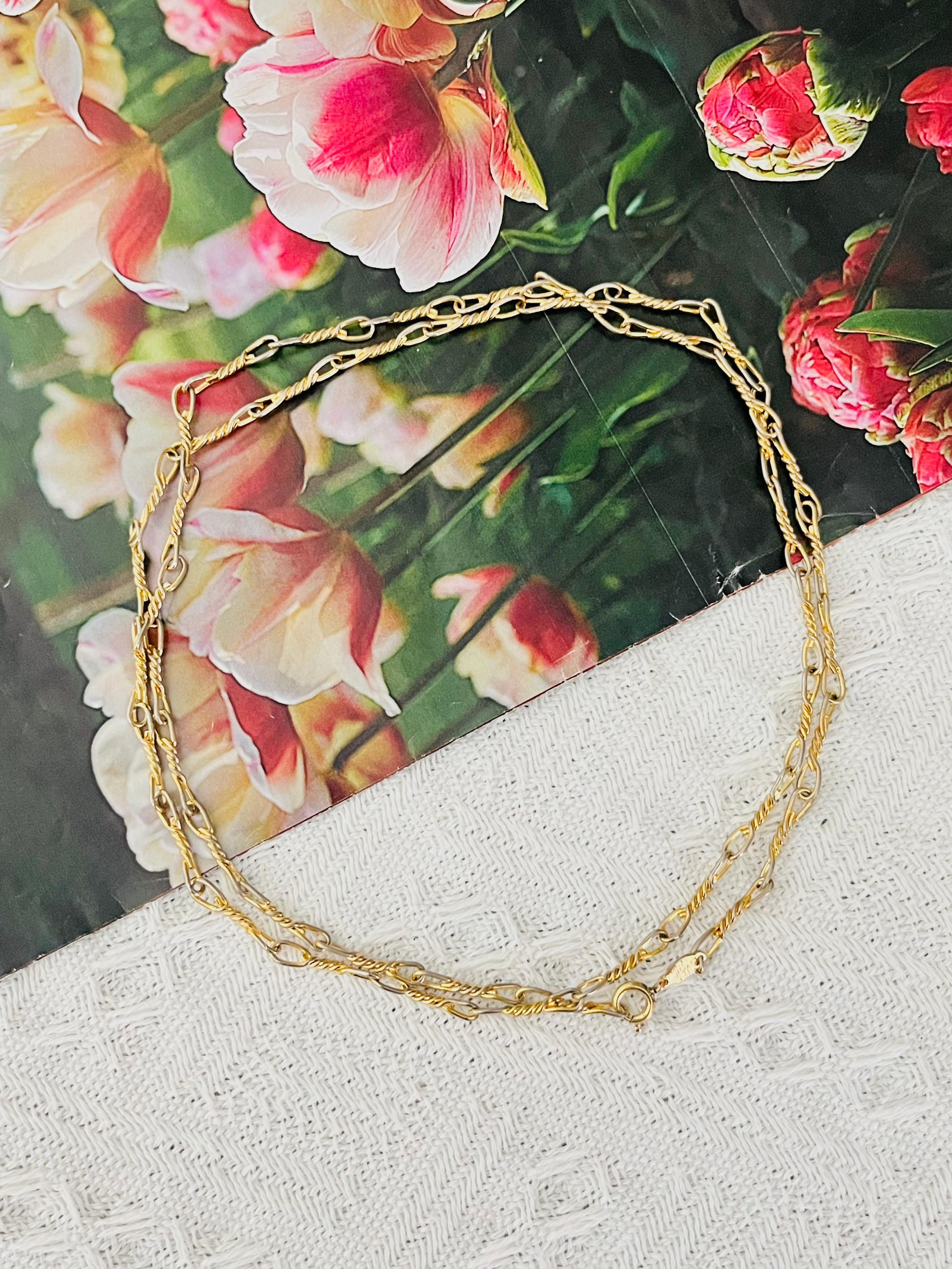Christian Dior Vintage 1971 Unisex Versatile Figaro Interlinked Hinge Interlinked Link Layer Chain Modernist Long Necklace Bracelet, Gold Tone

Good condition. Light scratches or colour loss. 100% genuine. 

A unique piece. Signed at clasp. It can