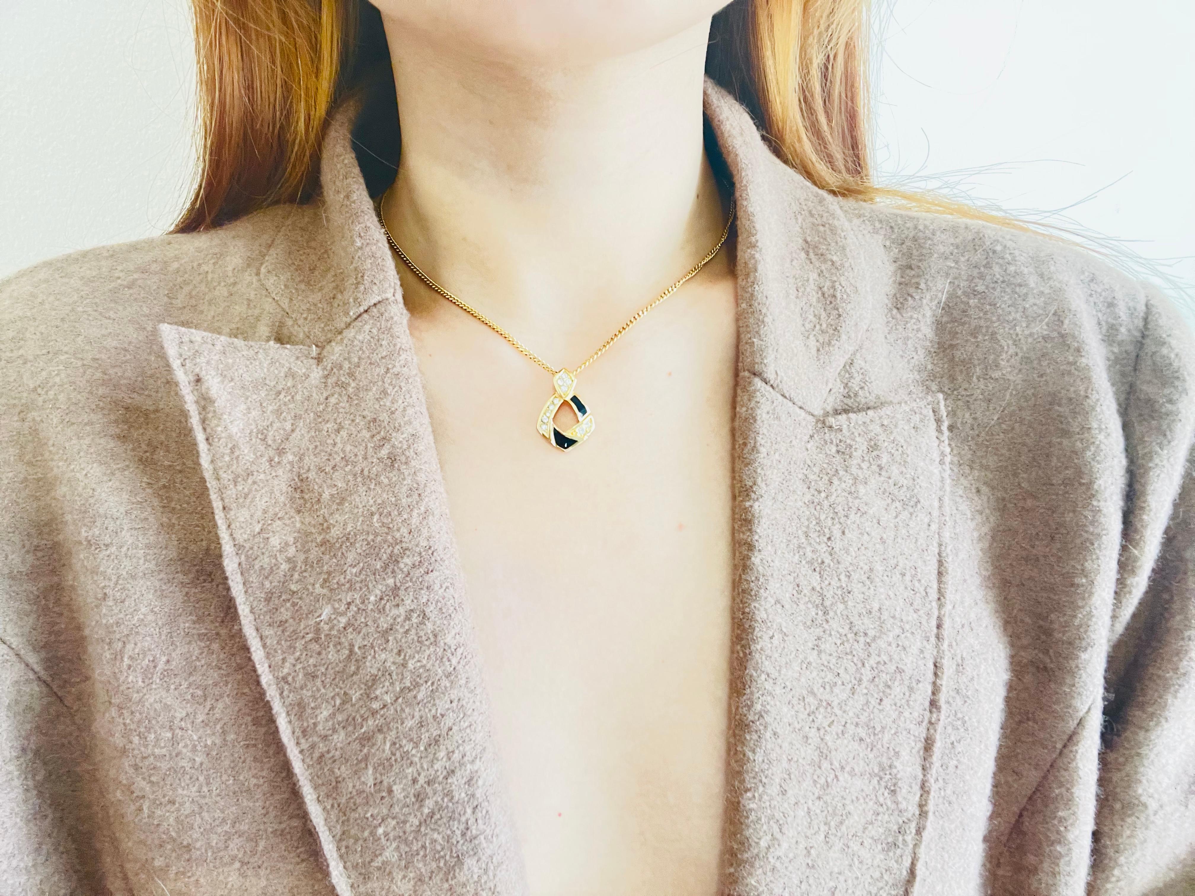 Christian Dior Vintage 1980 Black Crystals Diamond Swirl Gold Openwork Necklace In Excellent Condition For Sale In Wokingham, England