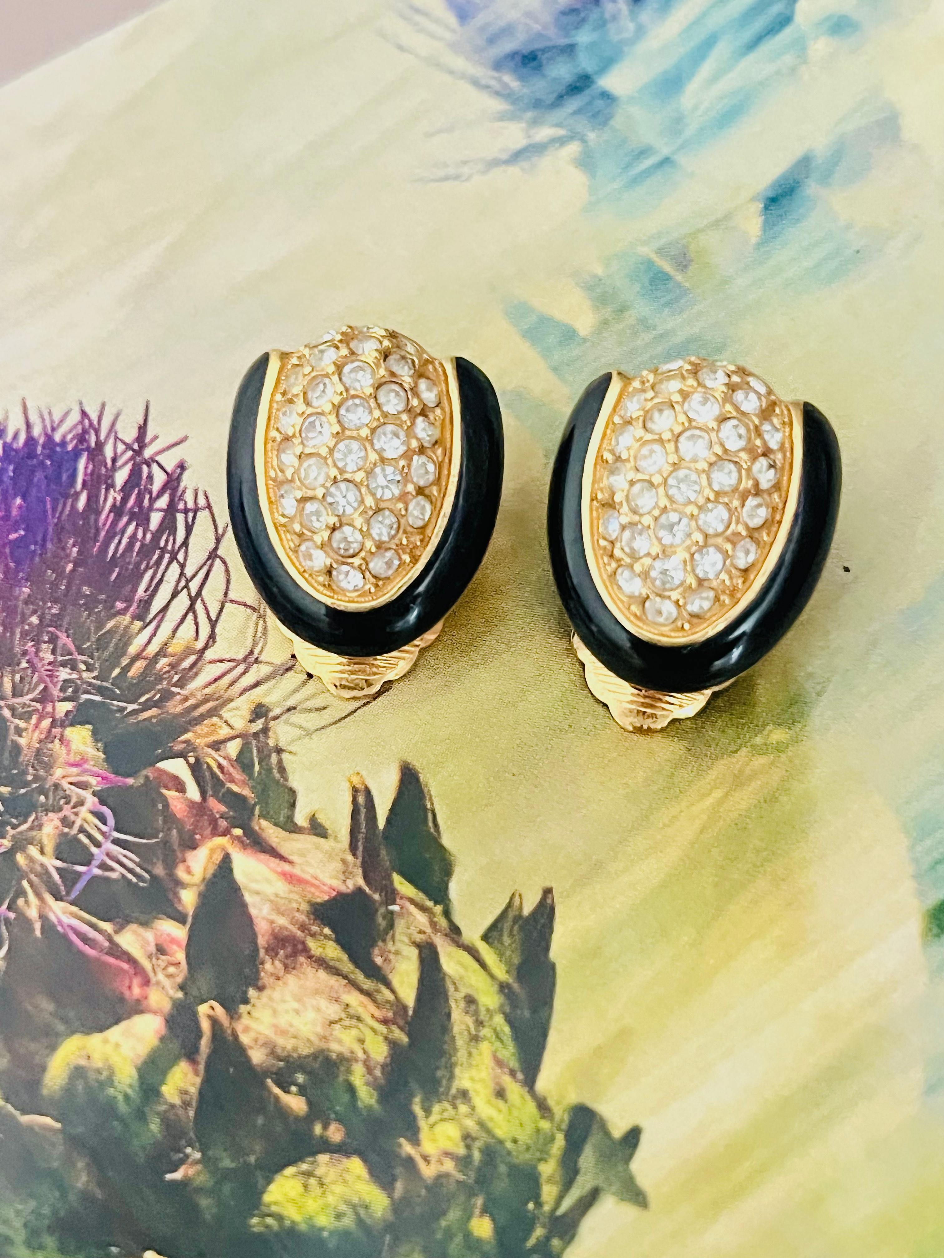 Christian Dior Vintage 1980 Black Enamel Oval Whole Crystals Gold Clip Earrings In Excellent Condition For Sale In Wokingham, England