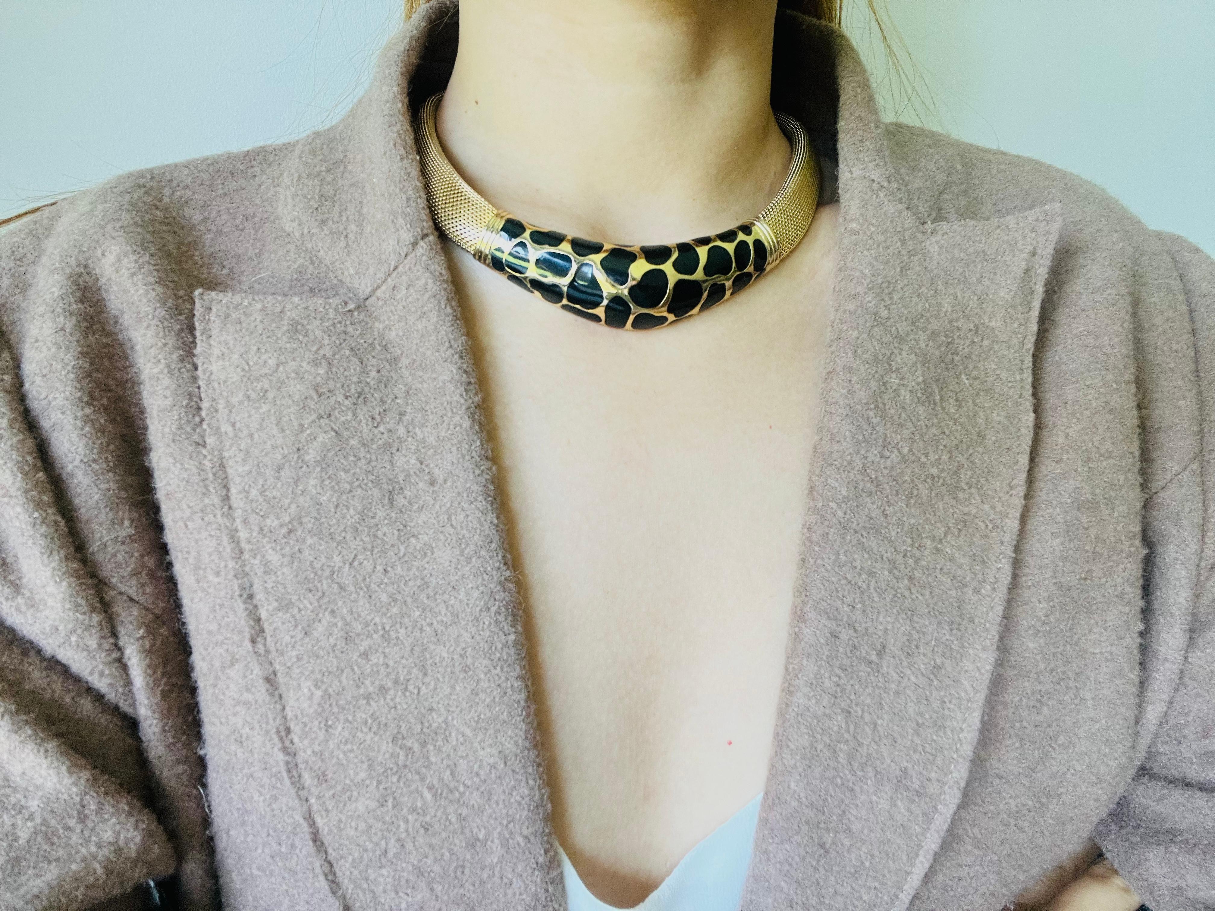 Christian Dior Vintage 1980 Noir Léopard Collier large en maille tissée Omega Chunky en vente 1