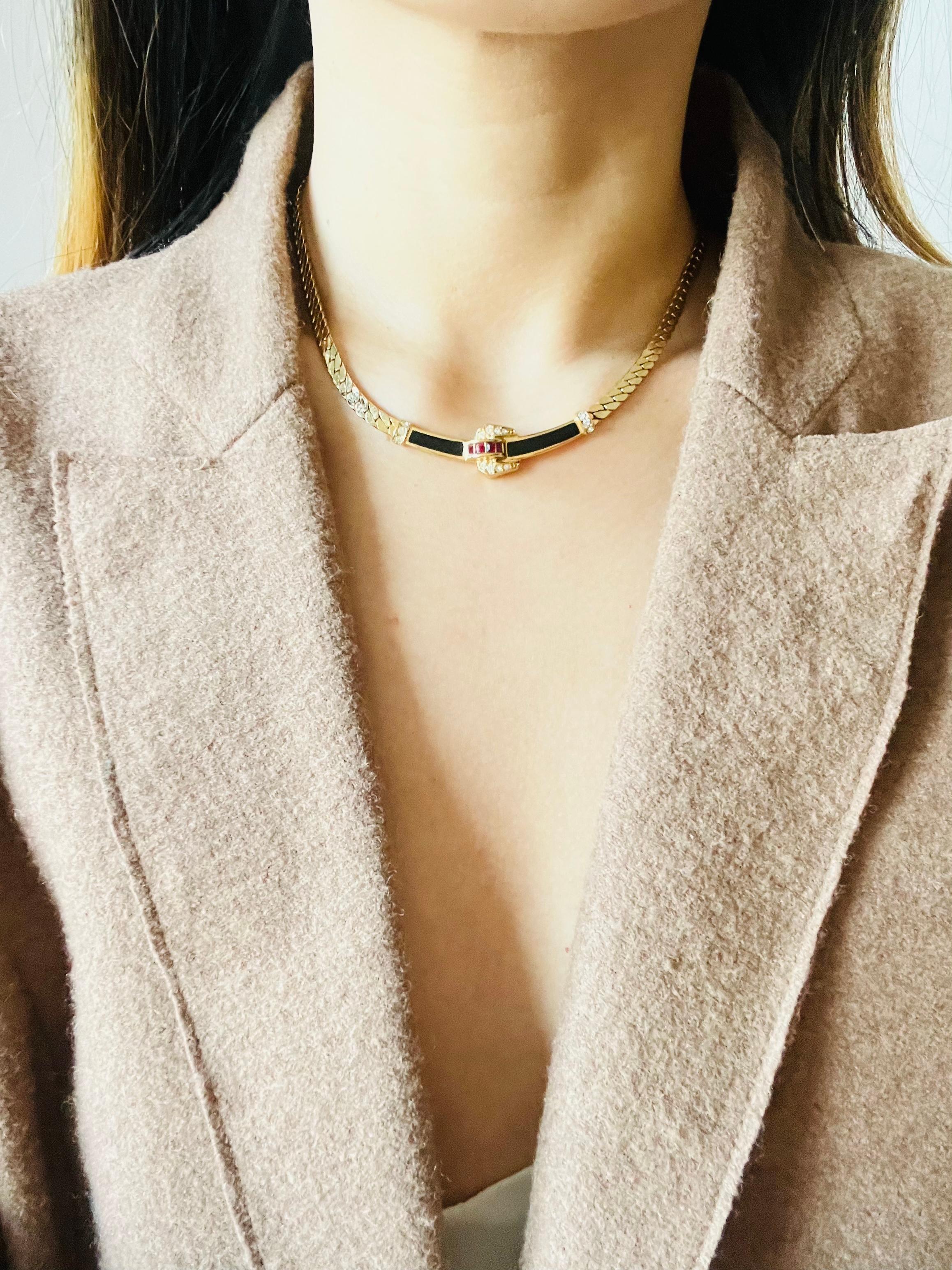 Christian Dior Vintage 1980 Collana con ciondolo a barra lunga in rubino nero e cristalli trasparenti in vendita 1