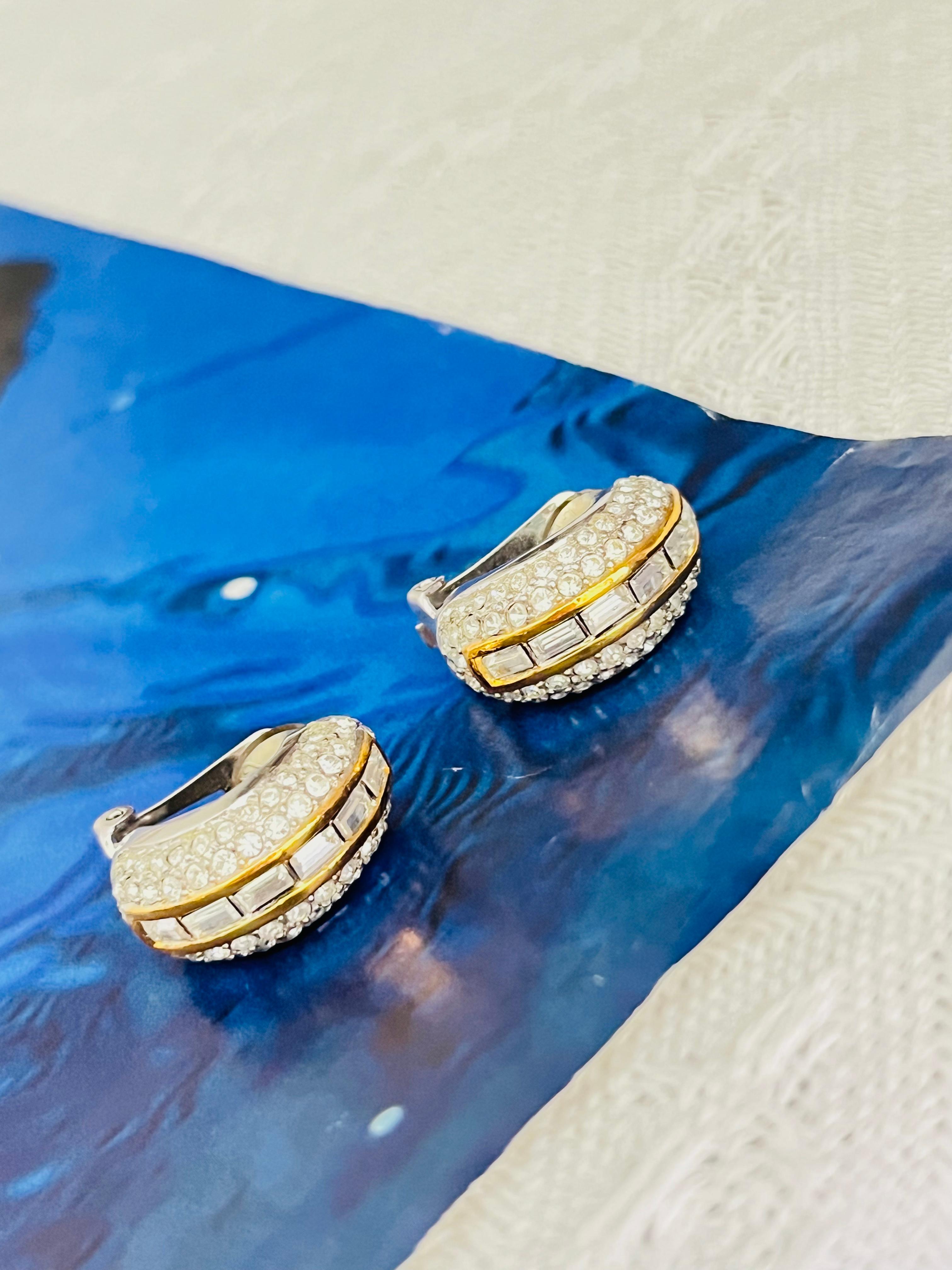 Christian Dior Vintage 1980 Circle Rectangle Sparkling Crystals Demi Semi Dome Modernist Elegant Clip Earrings, Silver Gold Tone

Very excellent condition. Not any stones lost. 100% genuine. Rare to find.

A very beautiful pair of clip on earrings