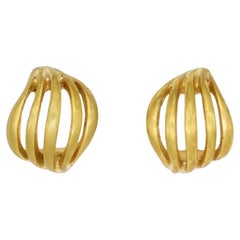Christian Dior Vintage 1980 Boucles d'oreilles clips modernistes à cinq rangs de coquillages ajourés