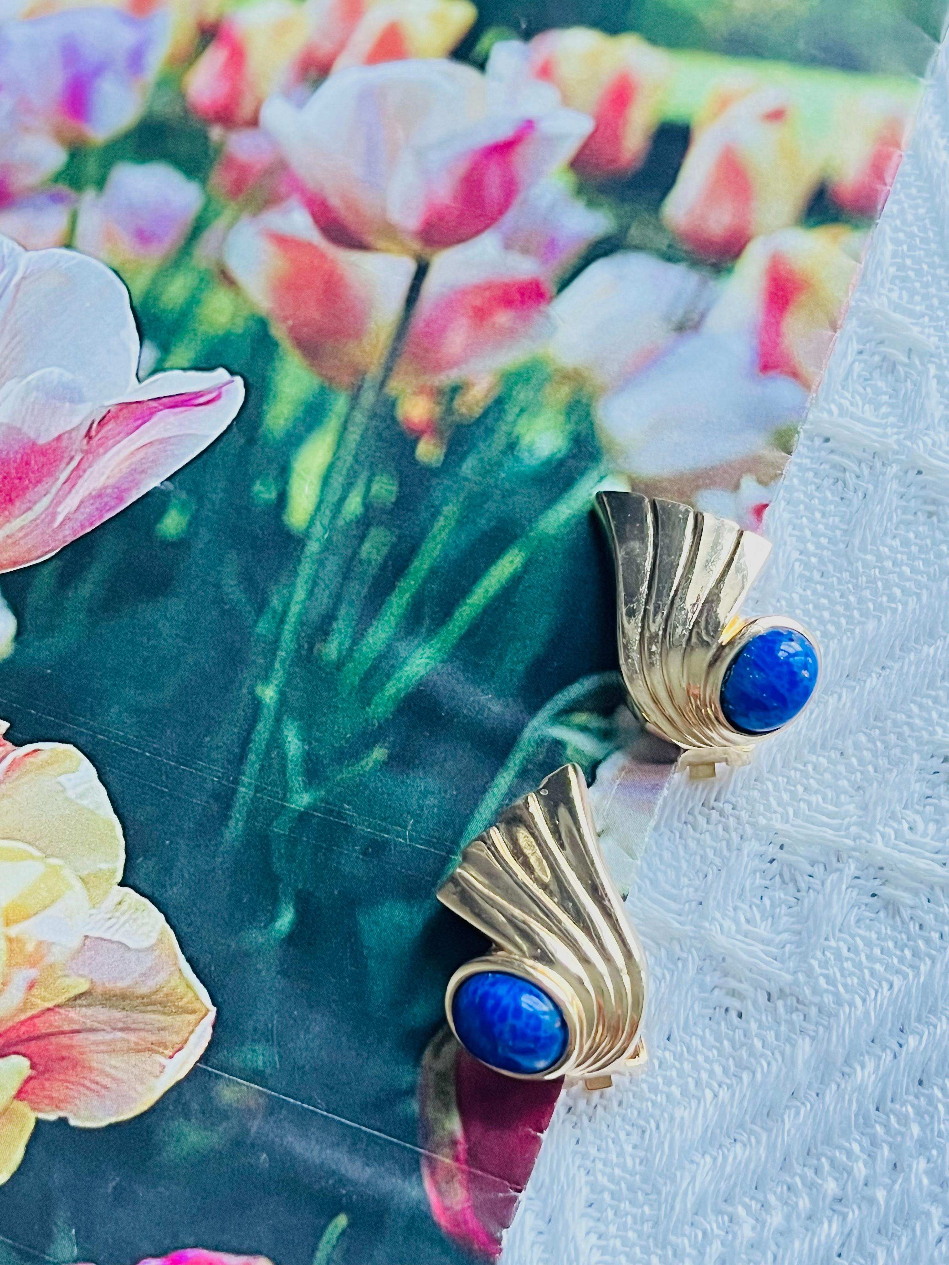 Christian Dior Vintage 1980 Lapislázuli Ovalado Cabujón Pendientes Clip Pluma Ala en Excelente estado para la venta en Wokingham, England