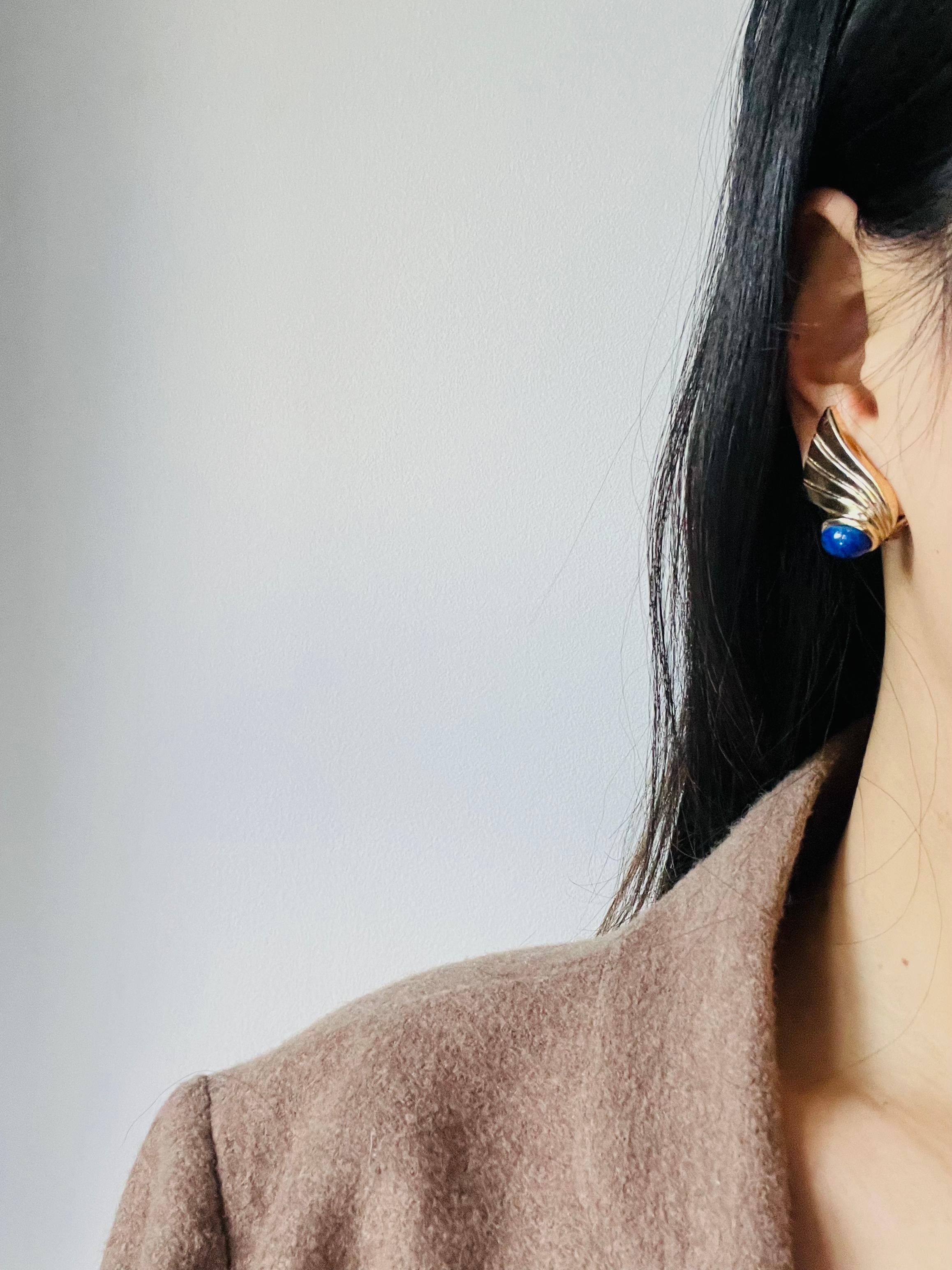 Christian Dior Vintage 1980 Lapislázuli Ovalado Cabujón Pendientes Clip Pluma Ala en venta 2