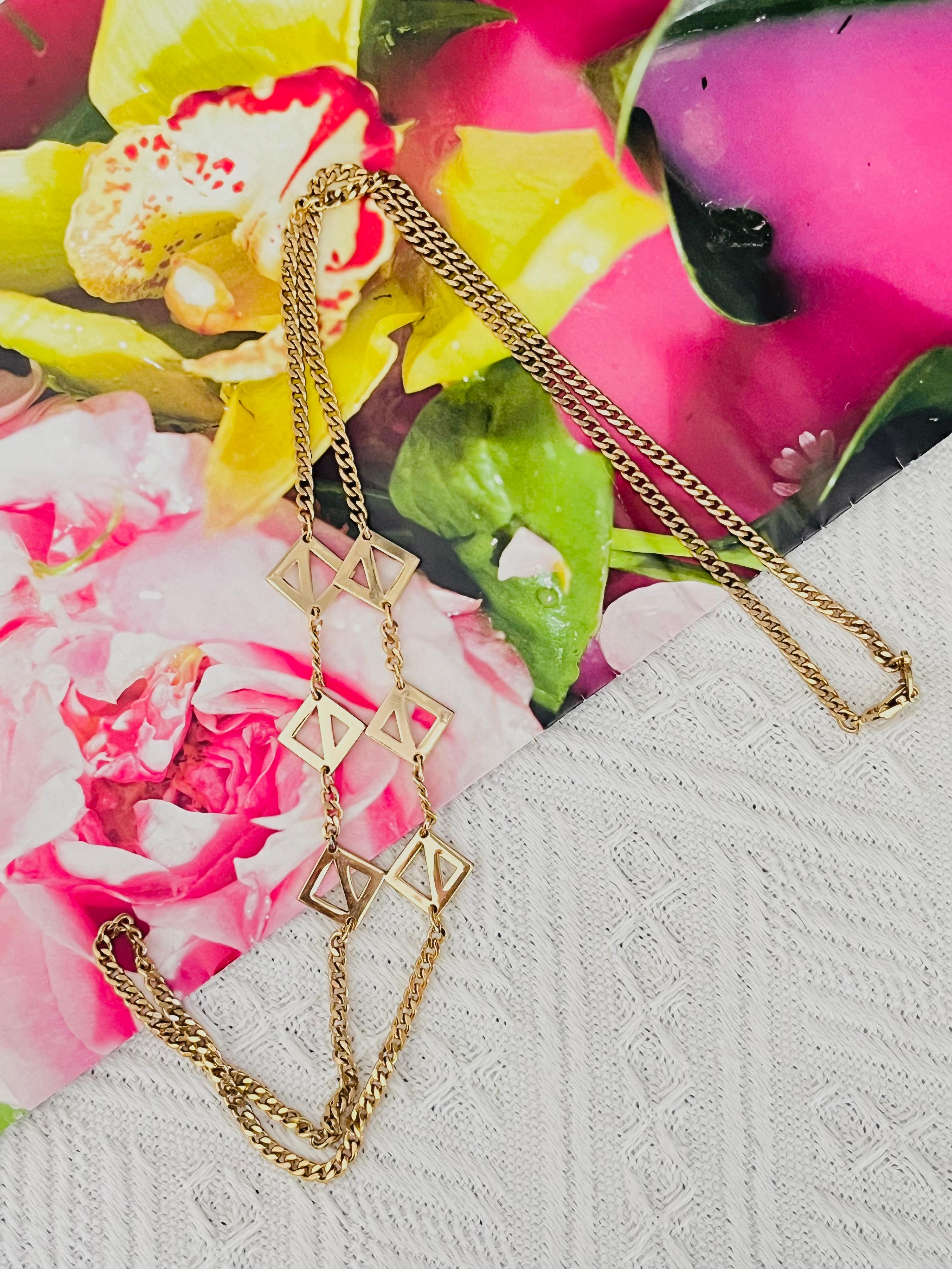 Christian Dior Vintage 1980s Unisex Geometric Square Triangle Charms Modernist Long Necklace Bracelet, Gold Tone

Versatile necklace. It also can be worn as bracelet or add a pendant on the necklace.

Very good condition. Maybe light scratches or