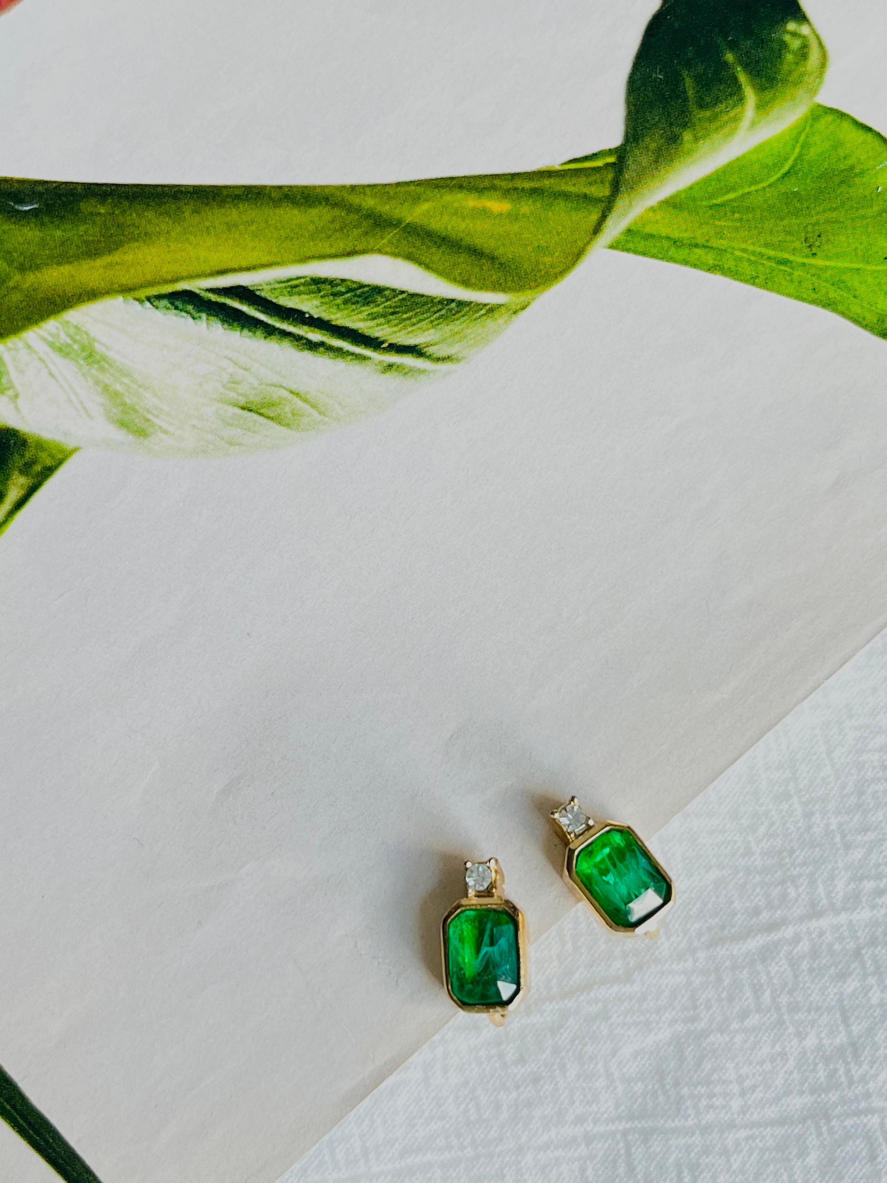 Christian Dior Vintage 1980 Gripoix Emerald Clear Crystal Octagon Clip Earrings In Good Condition In Wokingham, England