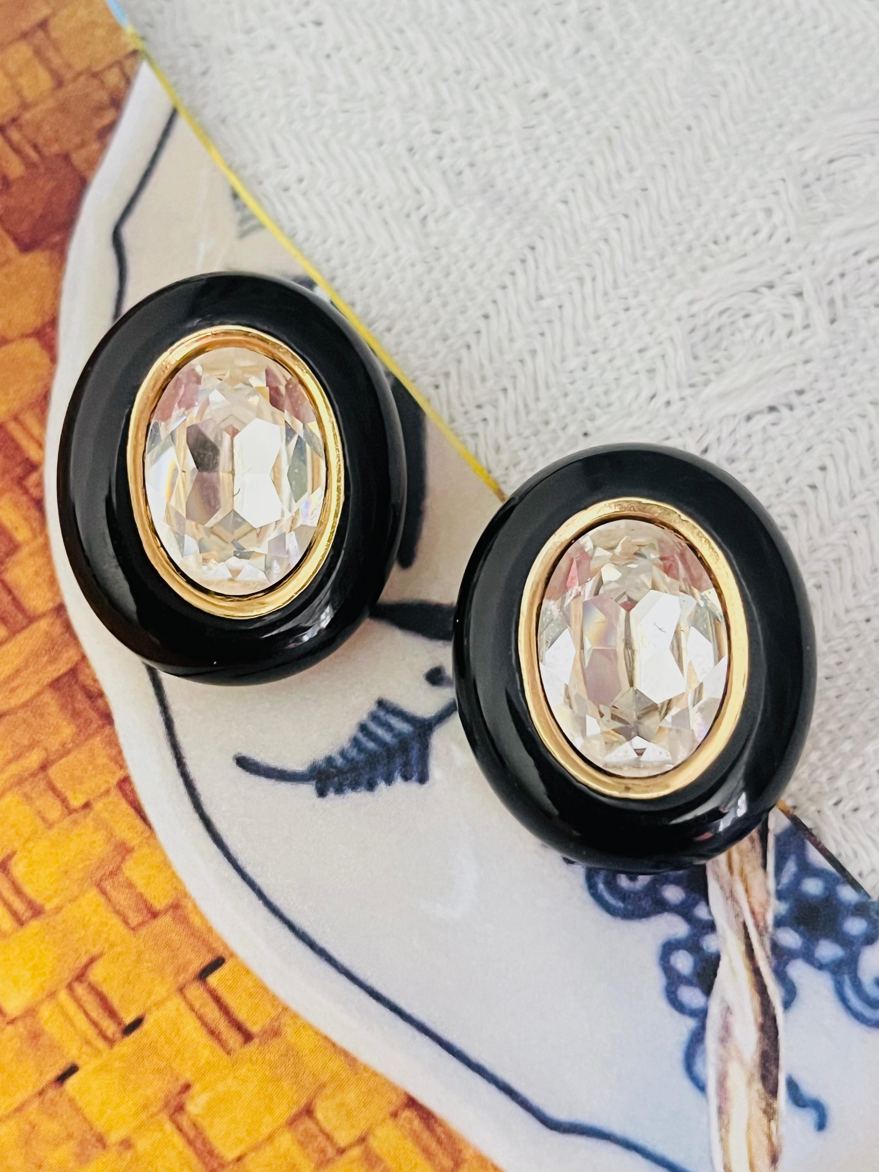 Christian Dior Vintage 1980 Unisex große ovale schwarze Emaille klar glänzenden Kristall Modernist klobig Clip Ohrringe, vergoldet

Sehr guter Zustand. Vielleicht leichte Kratzer oder Farbverluste, kaum wahrnehmbar. 100% echt. 

Ein sehr schönes