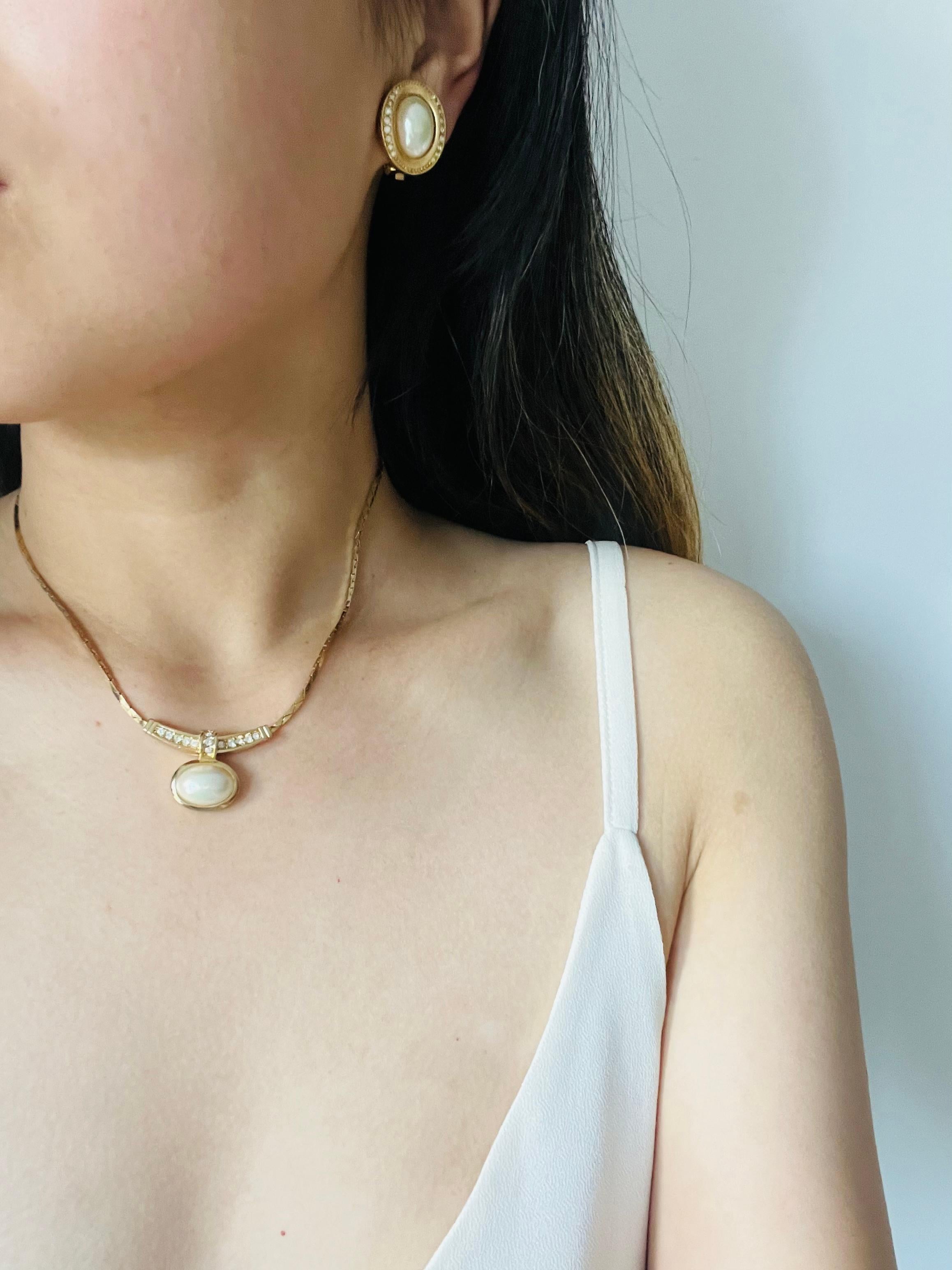 Christian Dior Vintage 1980 Large Oval White Pearl Curled Bar Crystals Necklace For Sale 6