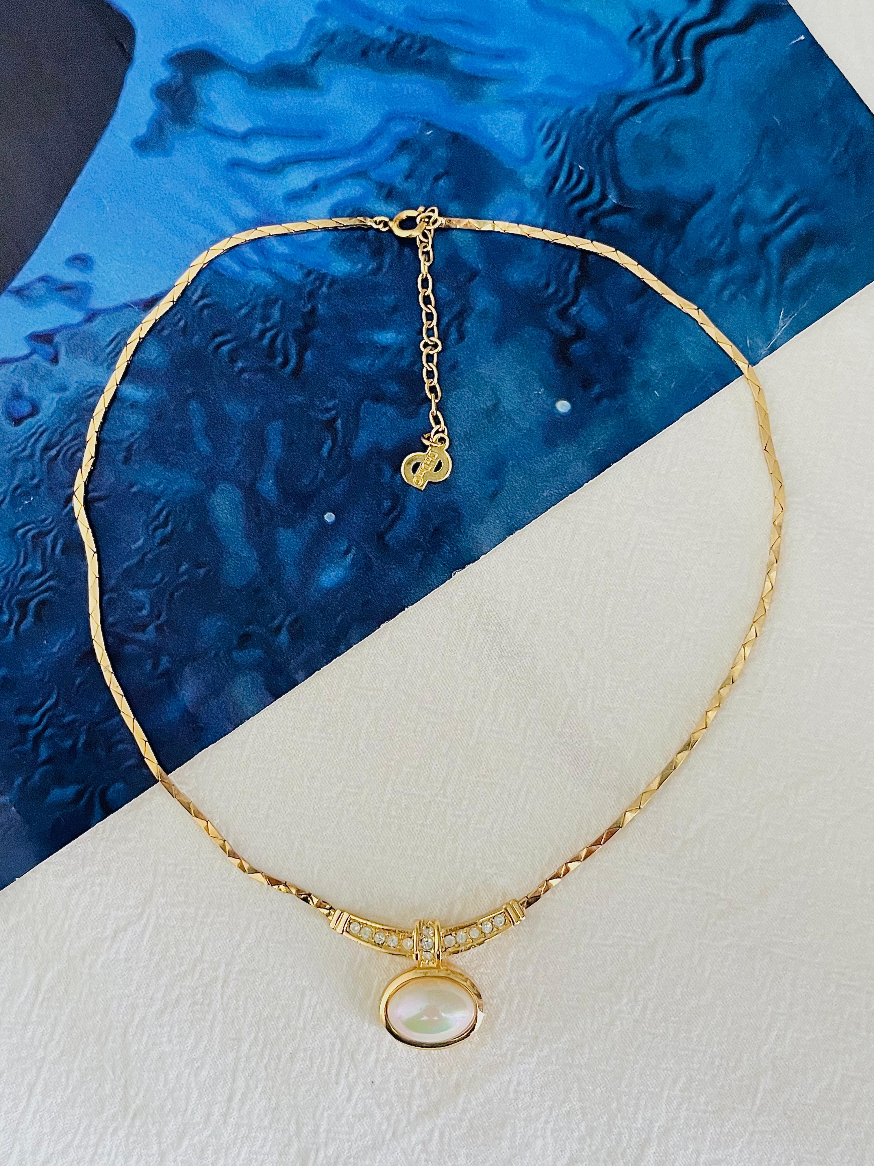 Women's or Men's Christian Dior Vintage 1980 Large Oval White Pearl Curled Bar Crystals Necklace