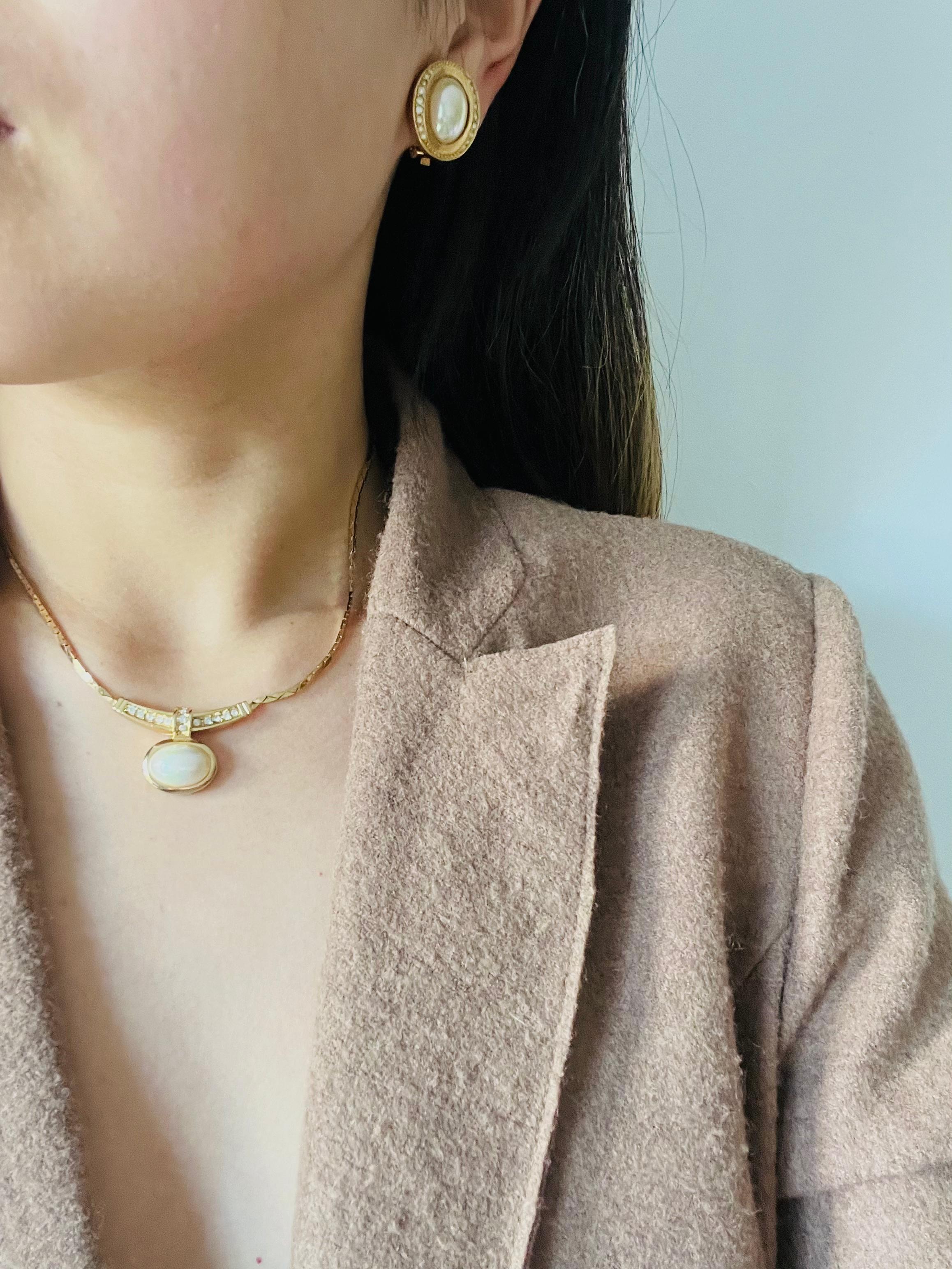 Christian Dior Vintage 1980 Large Oval White Pearl Curled Bar Crystals Necklace For Sale 3