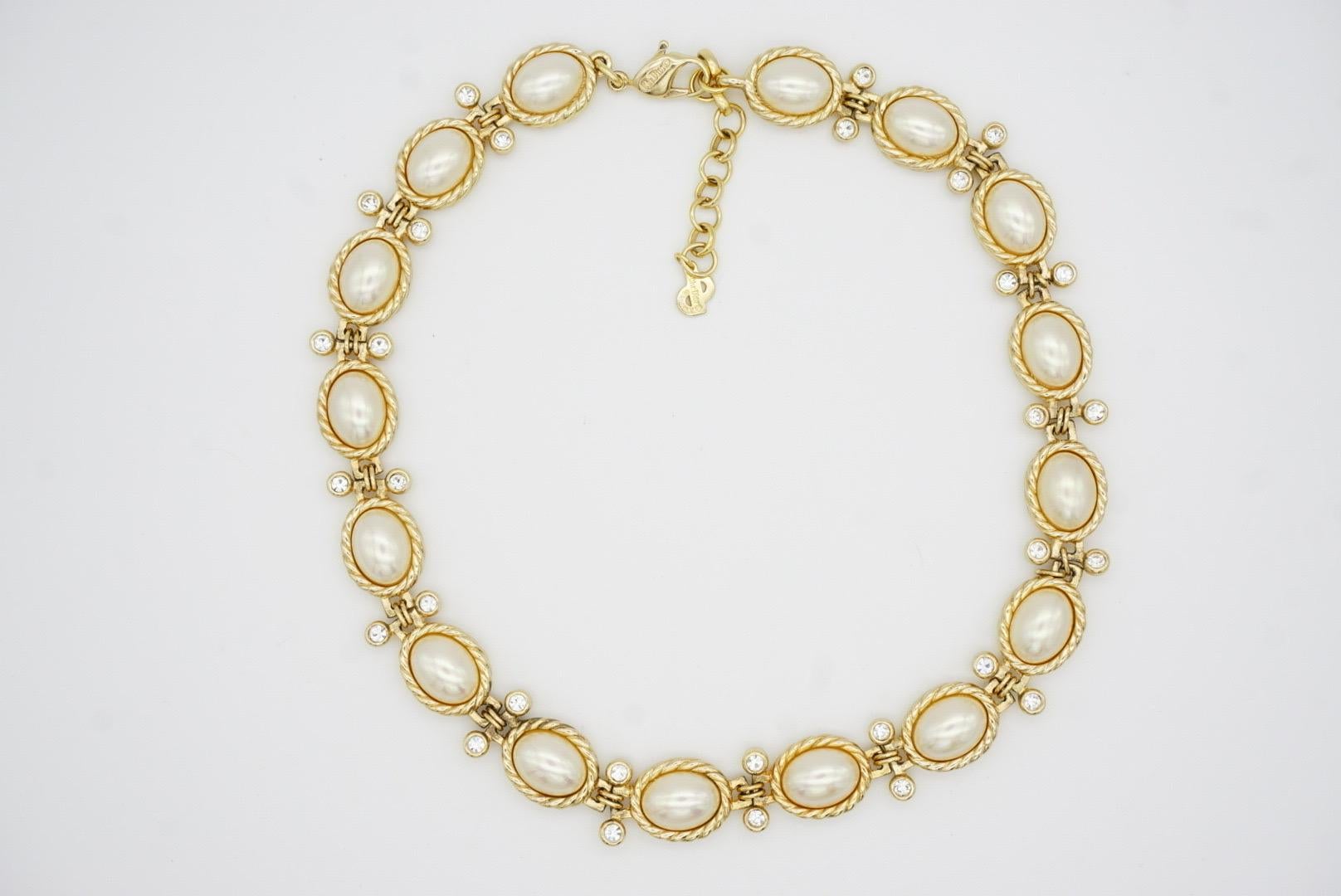 Christian Dior Vintage 1980 Gran Collar Ovalado de Perlas Blancas y Cristales Brillantes en venta 5