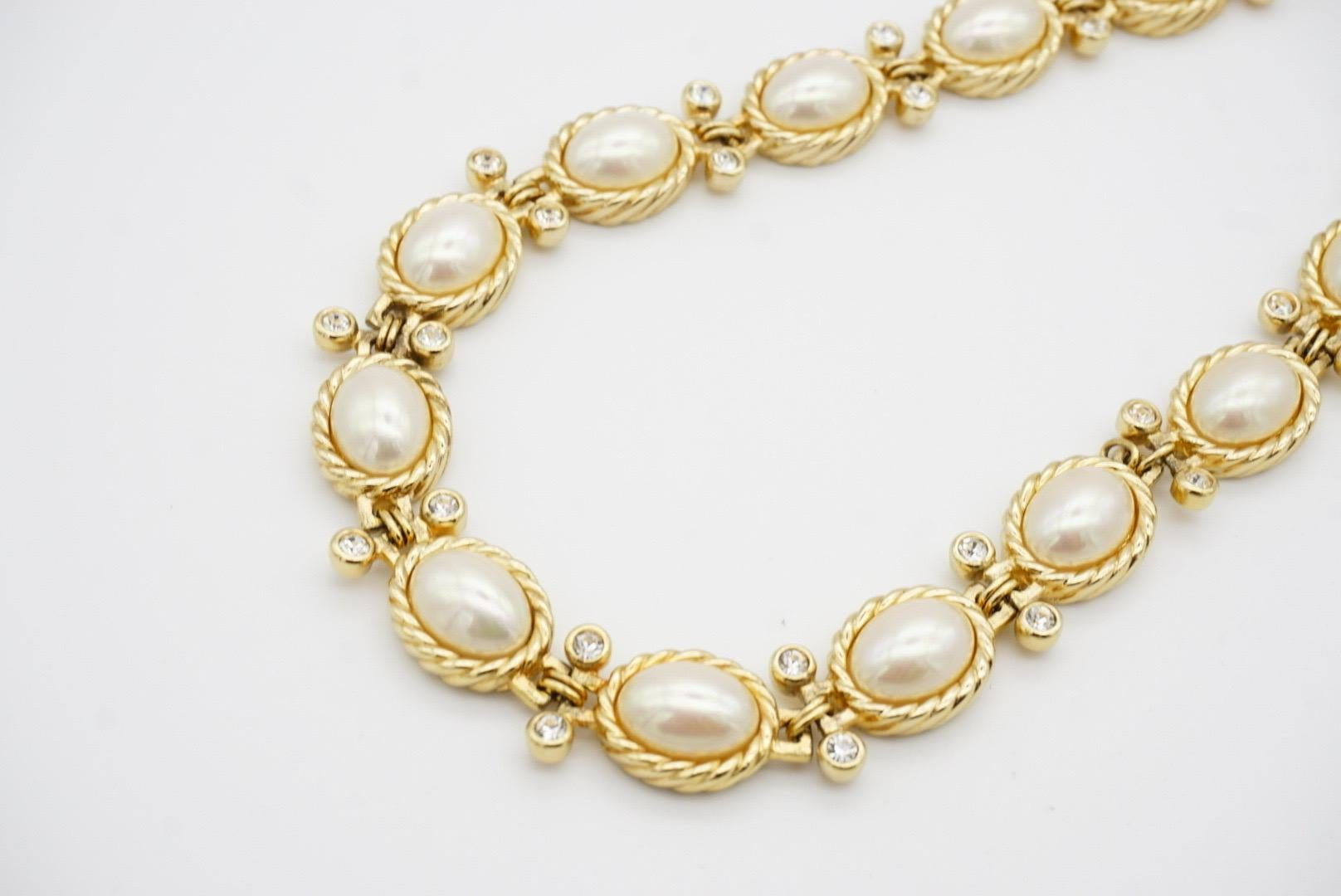 Christian Dior Vintage 1980 Gran Collar Ovalado de Perlas Blancas y Cristales Brillantes en venta 6