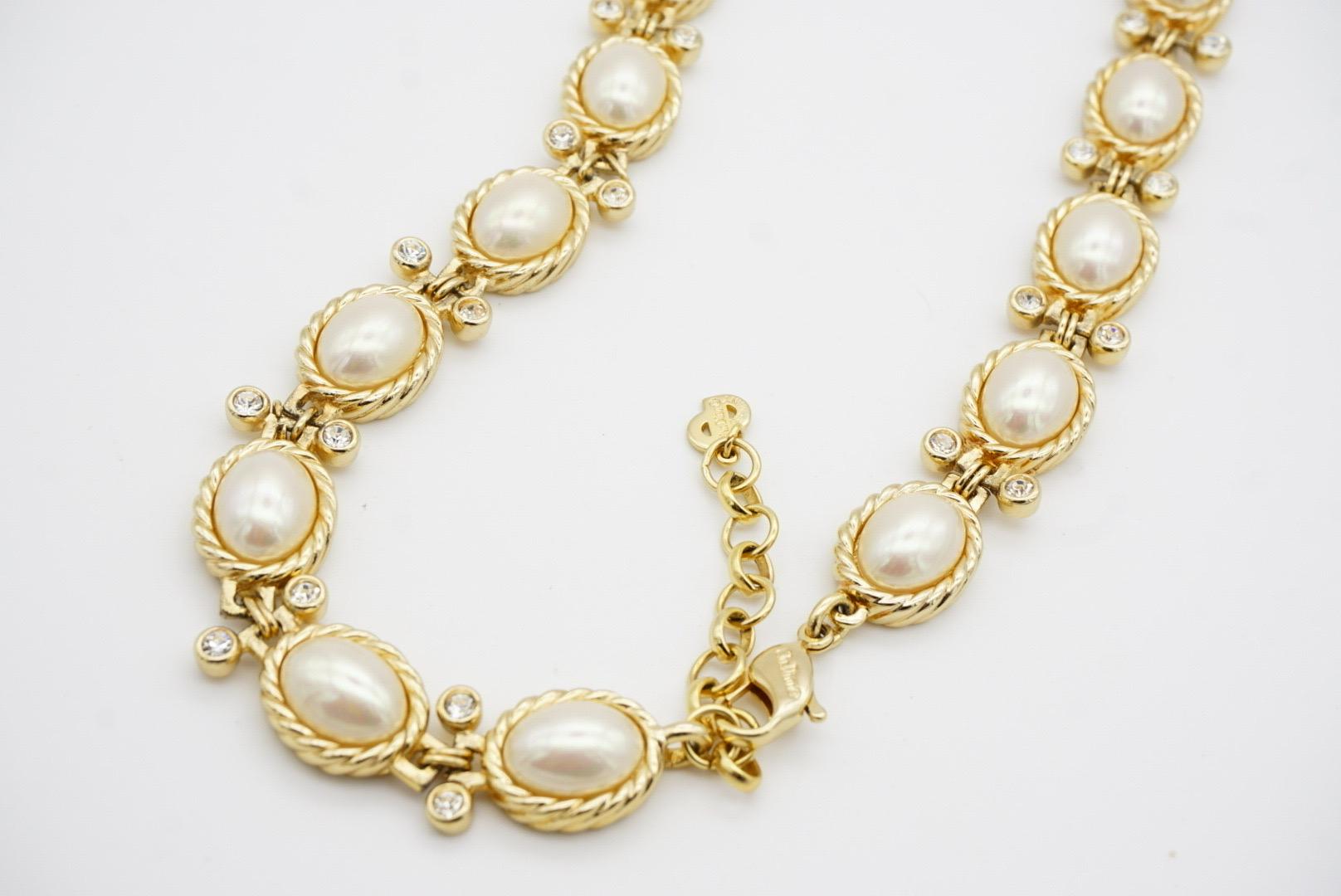 Christian Dior Vintage 1980 Gran Collar Ovalado de Perlas Blancas y Cristales Brillantes en venta 7