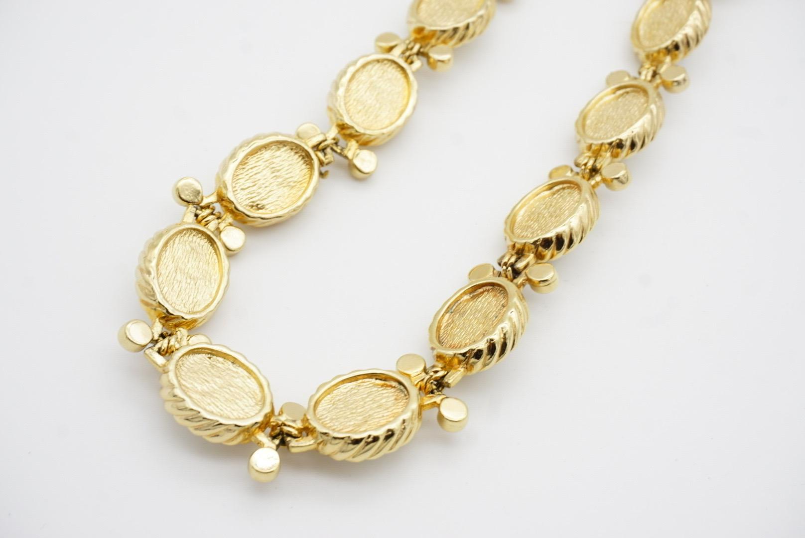 Christian Dior Vintage 1980 Gran Collar Ovalado de Perlas Blancas y Cristales Brillantes en venta 8