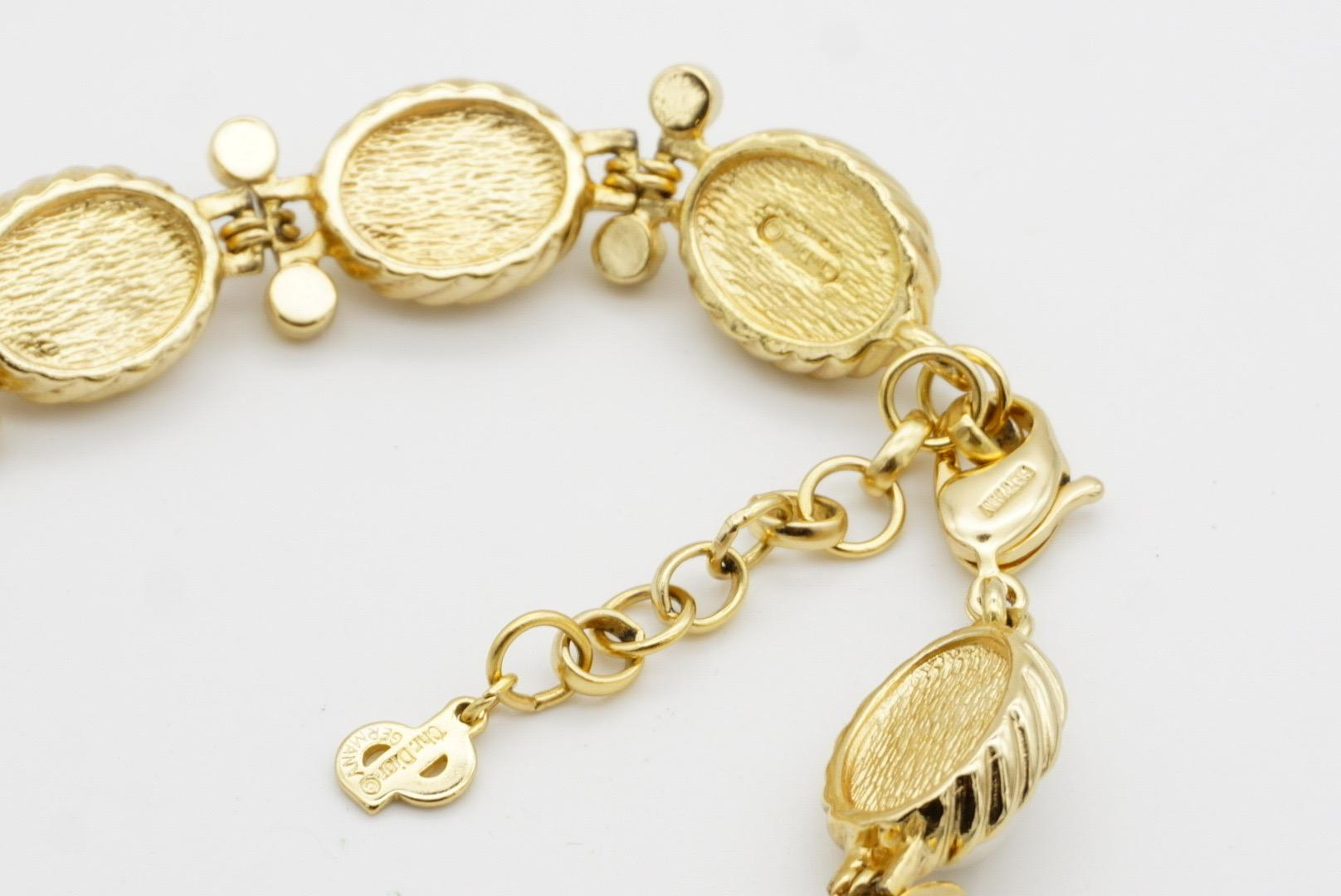 Christian Dior Vintage 1980 Gran Collar Ovalado de Perlas Blancas y Cristales Brillantes en venta 9