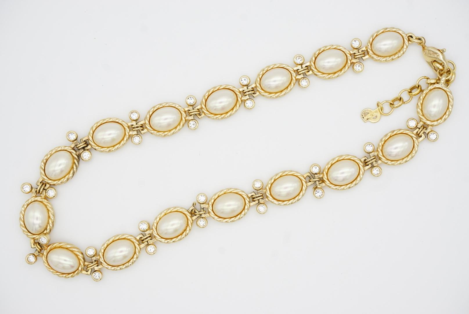 Christian Dior Vintage 1980 Gran Collar Ovalado de Perlas Blancas y Cristales Brillantes en venta 4