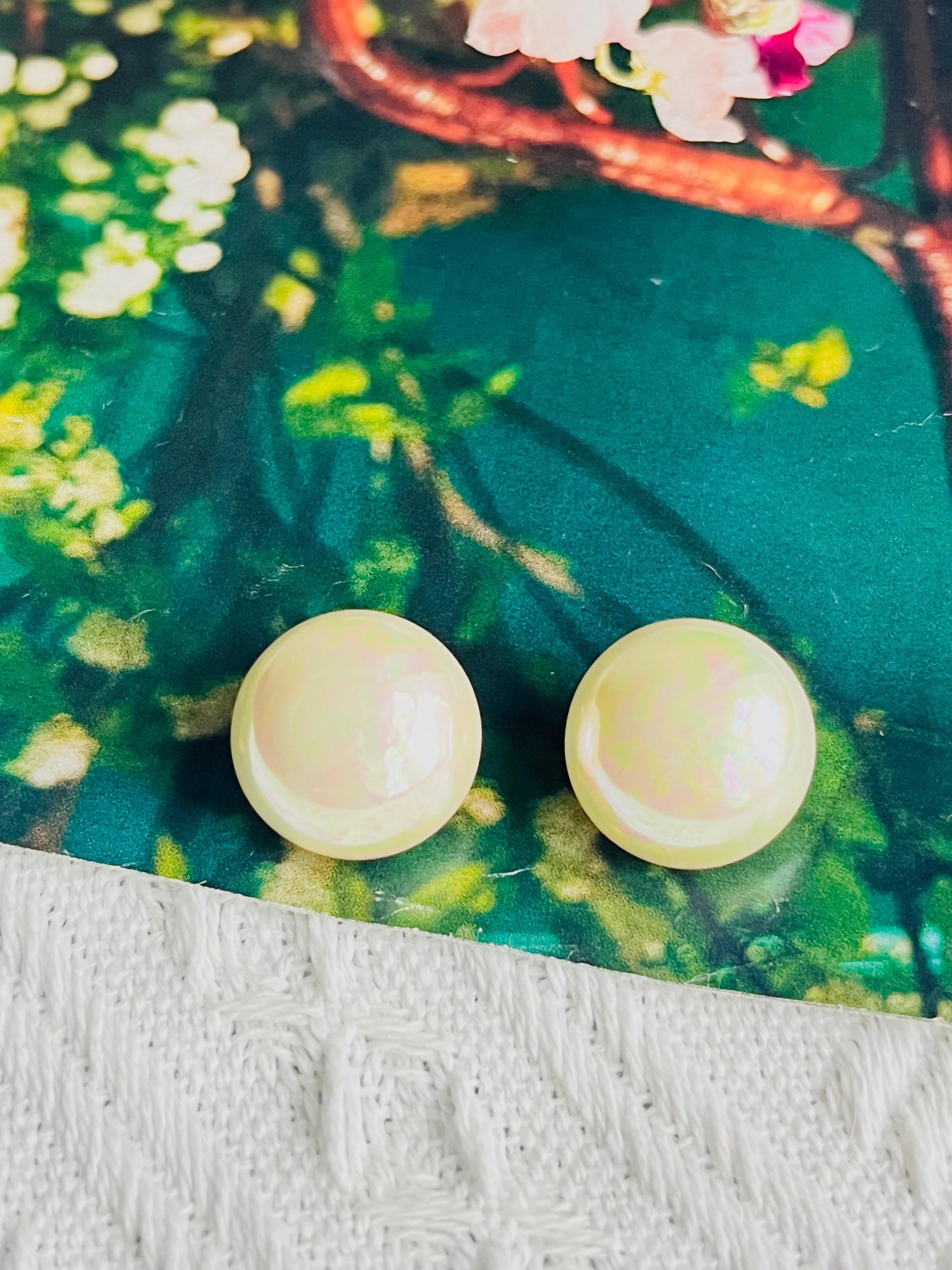 Christian Dior Vintage 1980 Large Round Aurora White Pearl Silver Clip Earrings In Good Condition In Wokingham, England