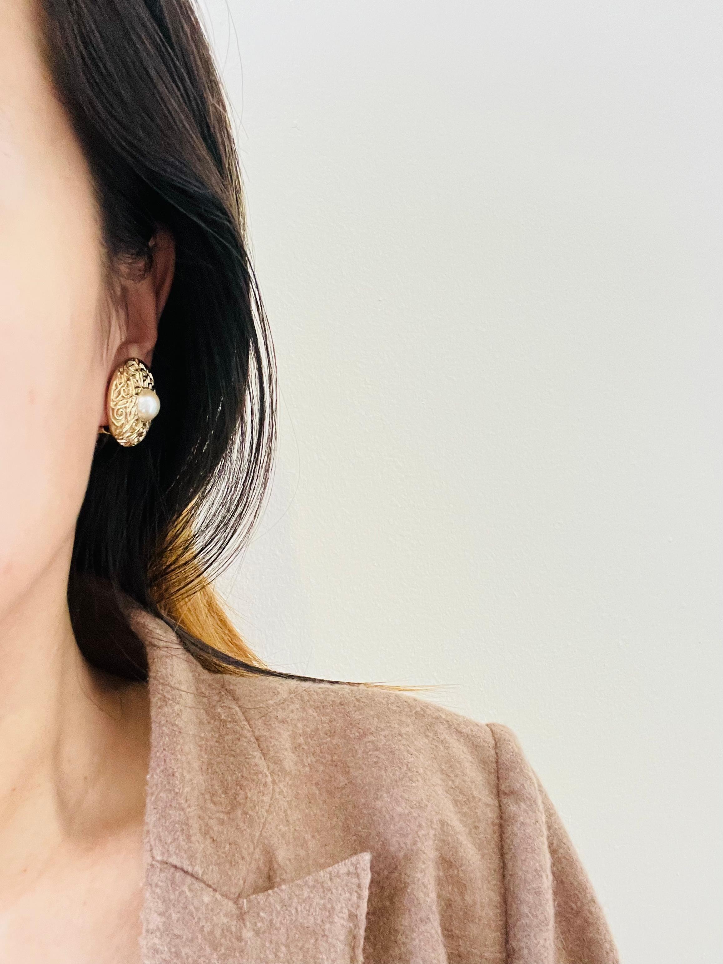 Christian Dior Vintage 1980 Large Round Relief Flower White Pearl Clip Earrings For Sale 1