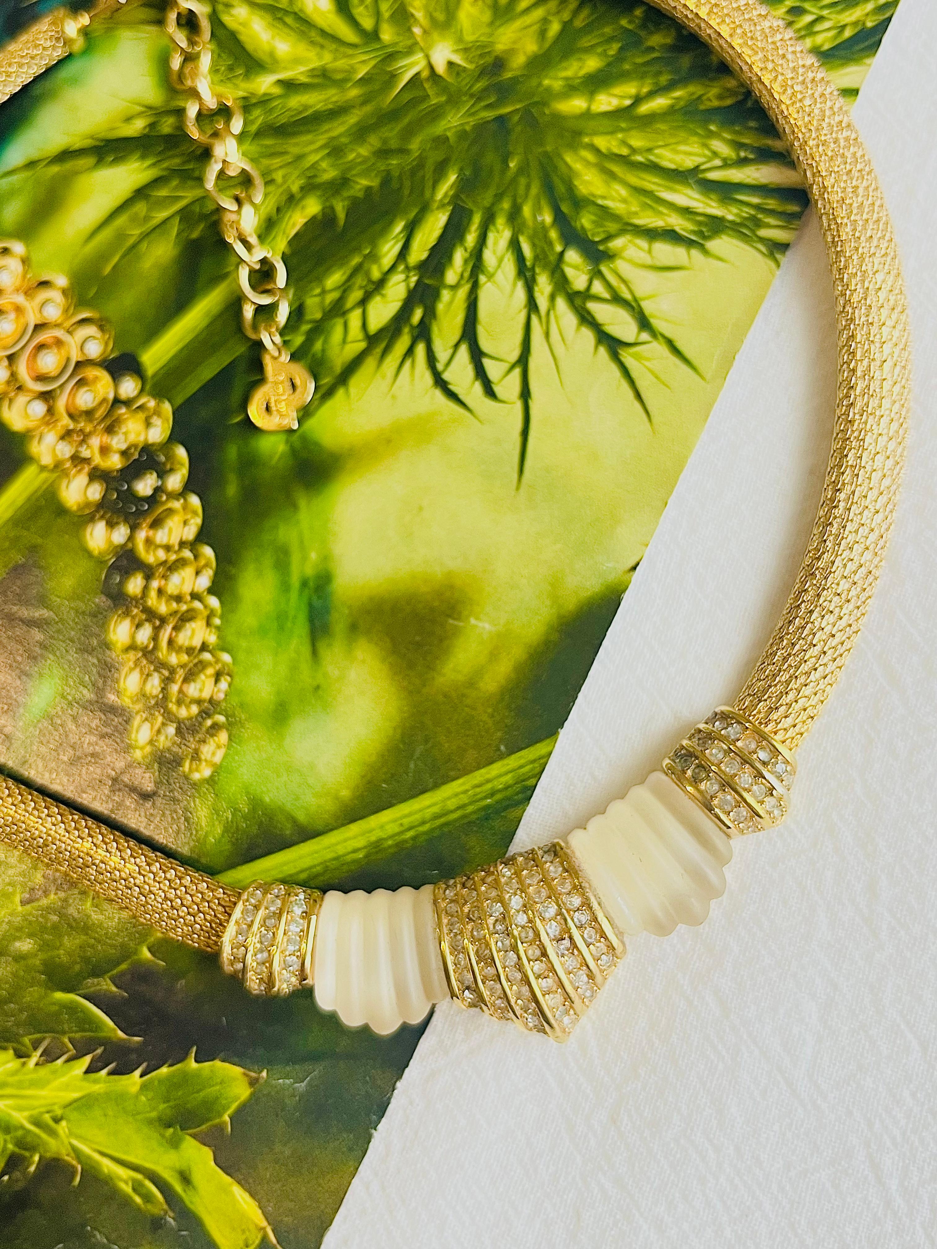 Christian Dior Vintage 1980 Matte White Shell Crystals Snake Omega Gold Necklace In Good Condition In Wokingham, England