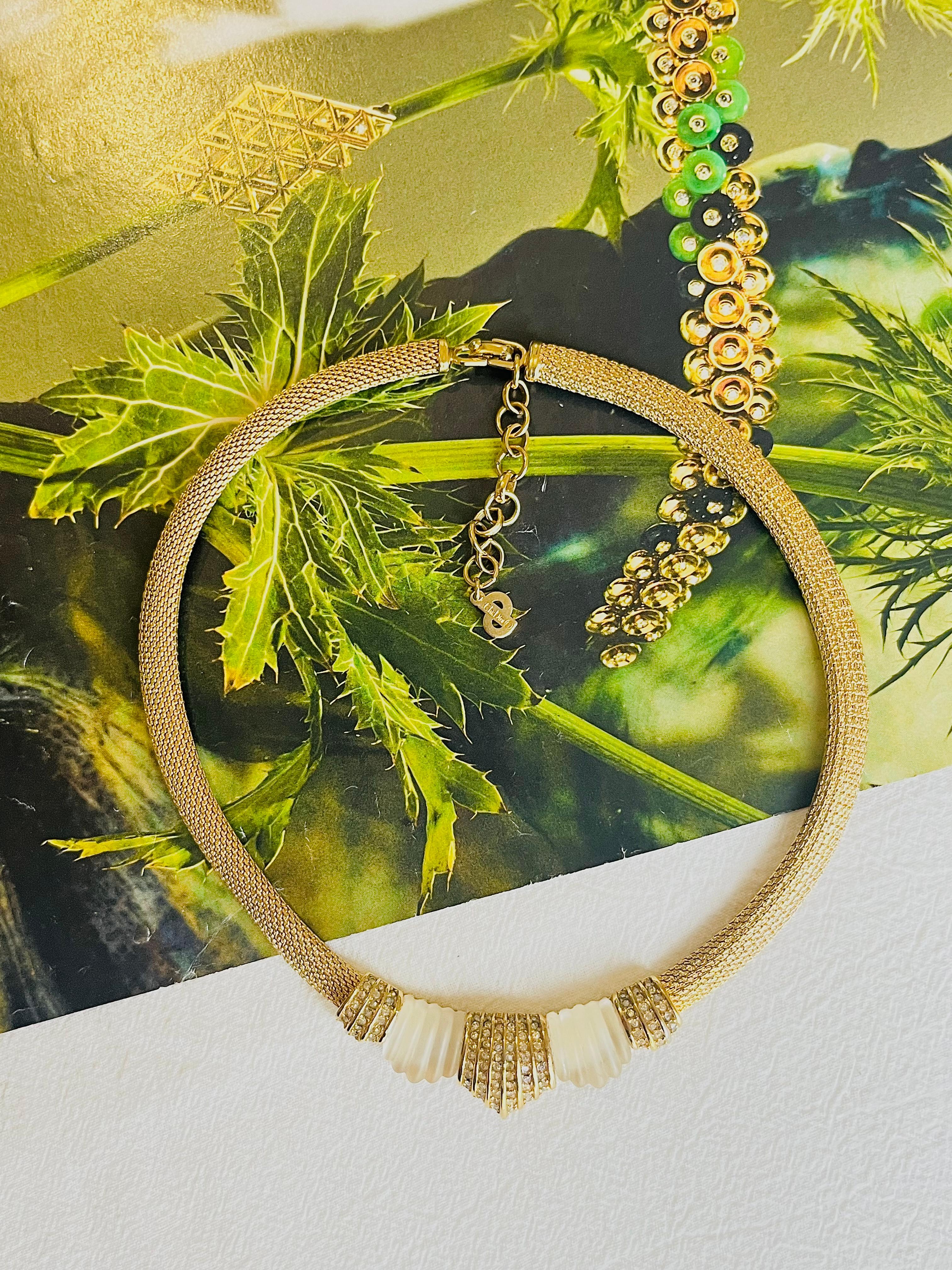 Christian Dior Vintage 1980 Matte White Shell Crystals Snake Omega Gold Necklace In Good Condition For Sale In Wokingham, England