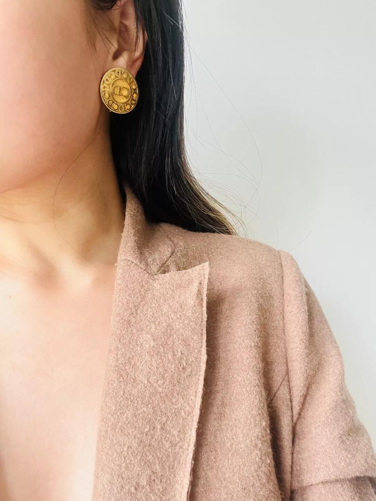 Women's or Men's Christian Dior Vintage 1980 Monogram Classic Logo CD Round Circle Clip Earrings