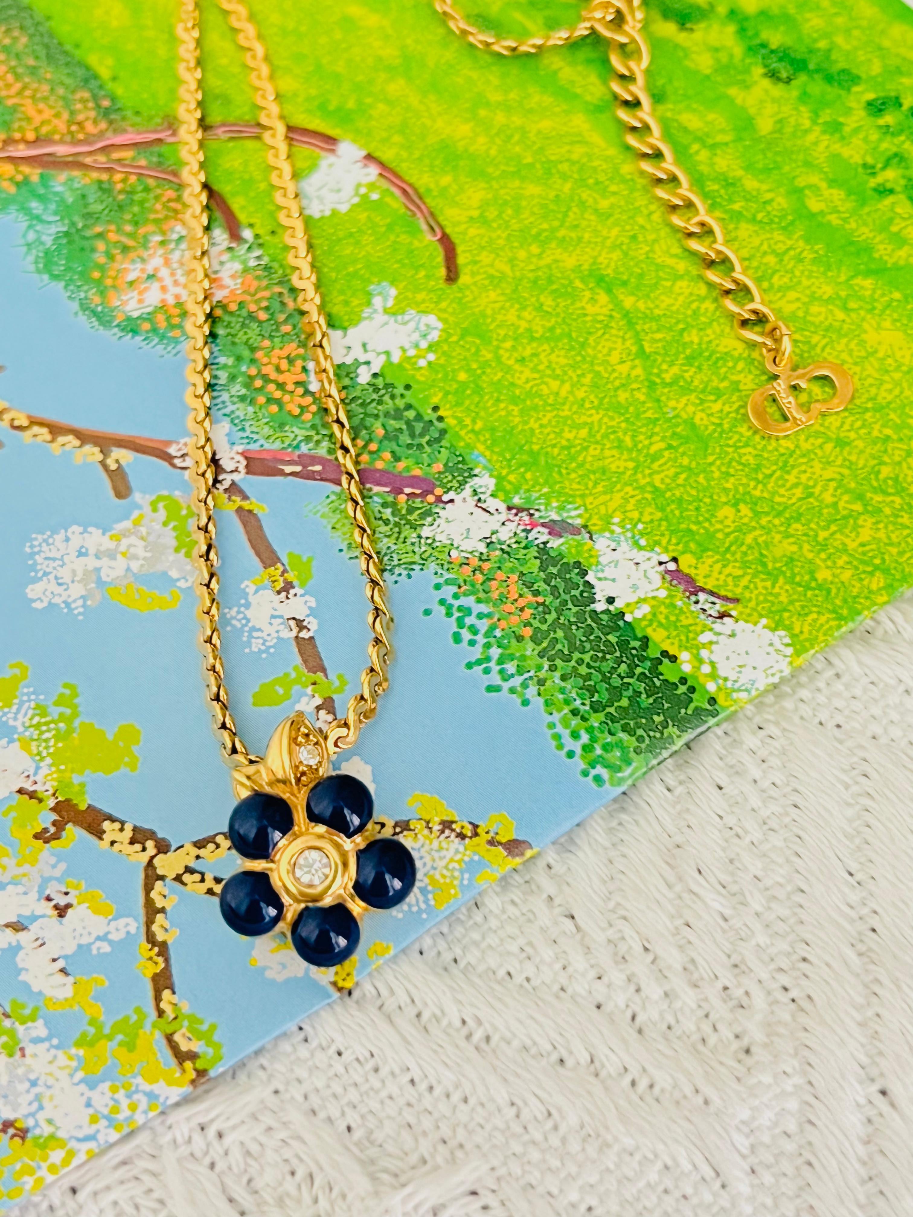 Christian Dior Vintage 1980 Navy Enamel Cute Flower Leaf Crystals Gold Necklace In Excellent Condition For Sale In Wokingham, England