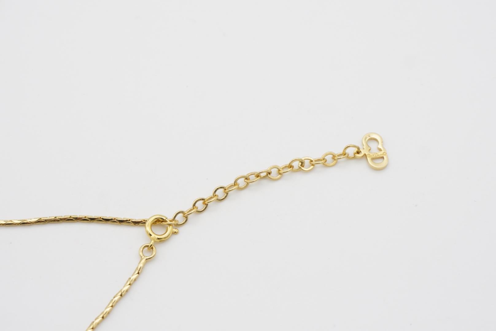 Christian Dior Vintage 1980 Collana con ciondolo a V ovale e cristalli scintillanti V.I.I. in vendita 6