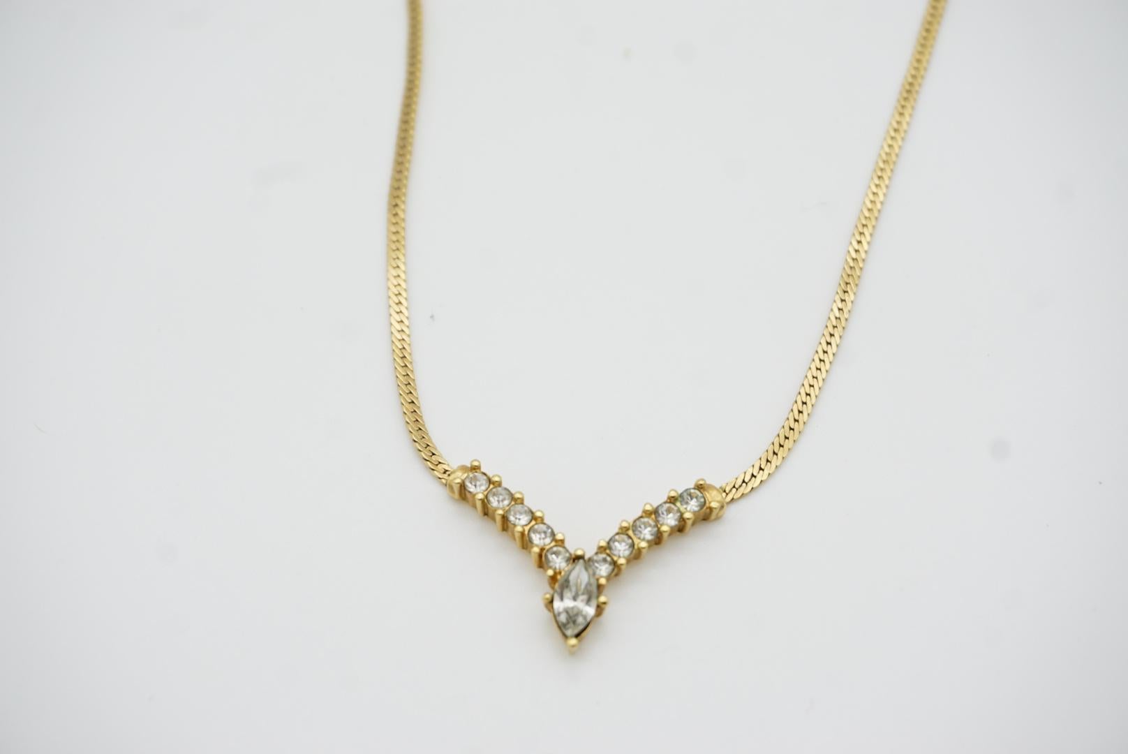 Christian Dior Vintage 1980 Sparkling Crystals Oval Triangle V Pendant Necklace For Sale 2