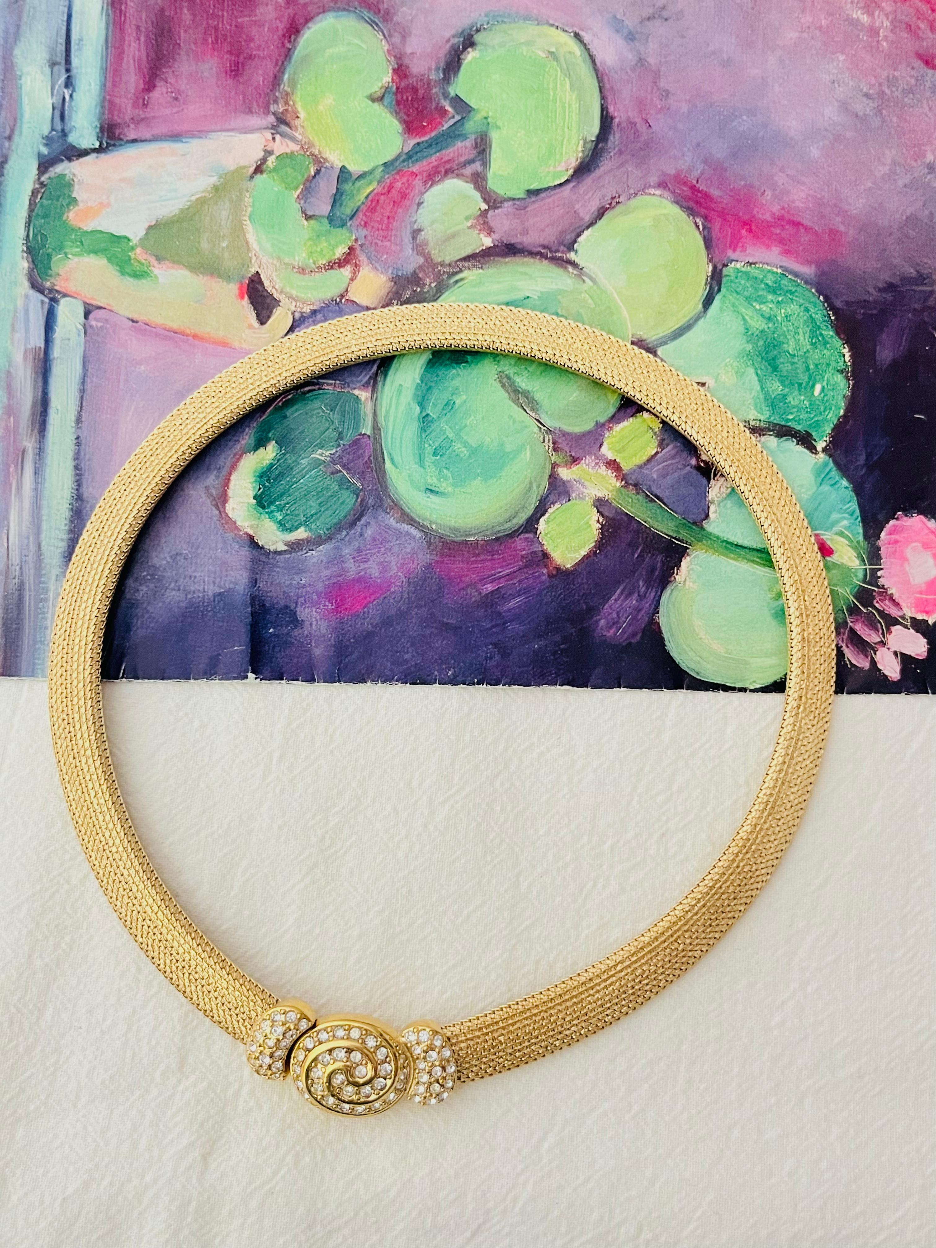 Art Deco Christian Dior Vintage 1980 Swirl Oval Crystal Button Omega Snake Mesh Necklace For Sale