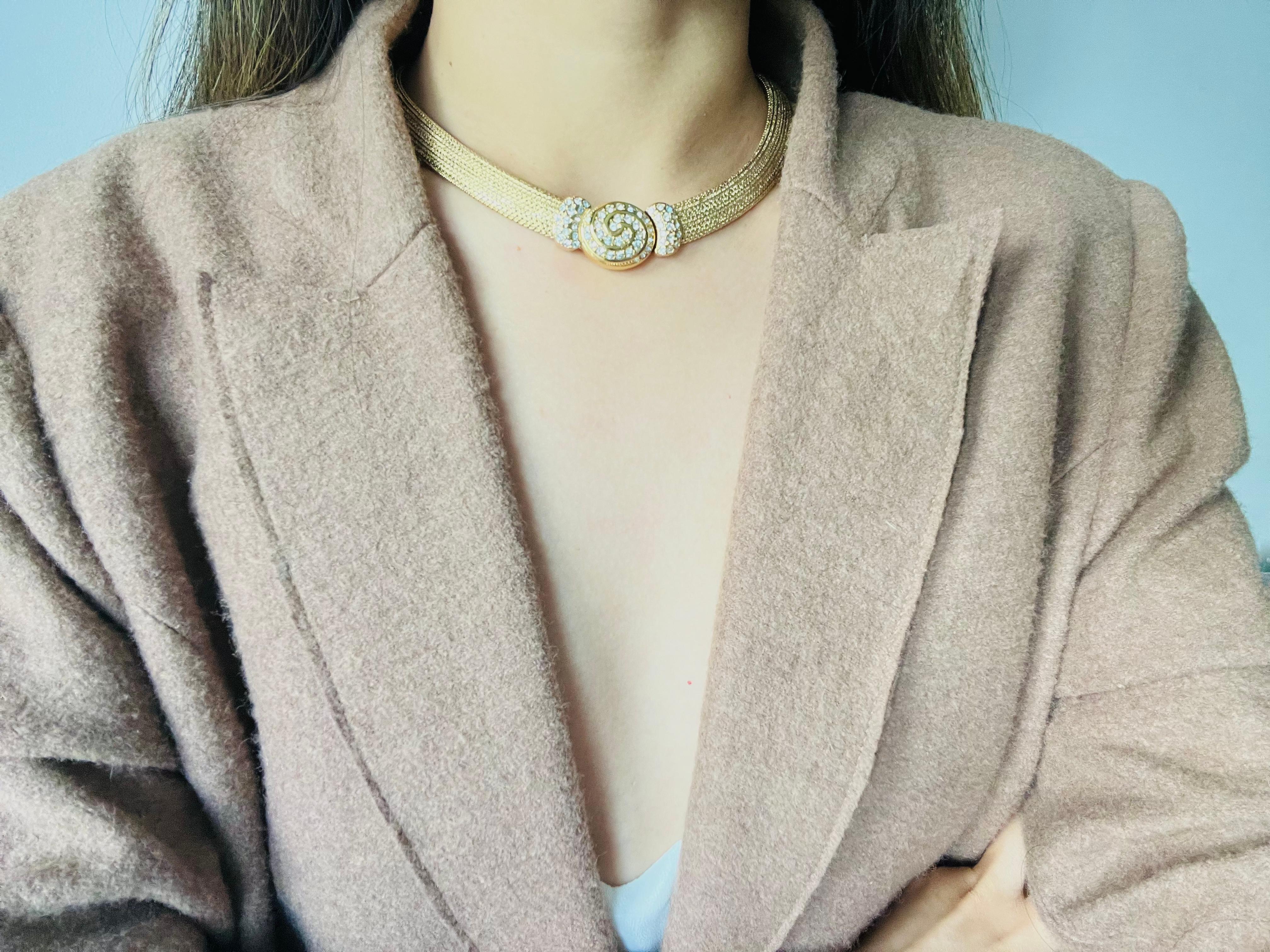 Christian Dior Vintage 1980 Swirl Oval Crystal Button Omega Snake Mesh Necklace For Sale 2