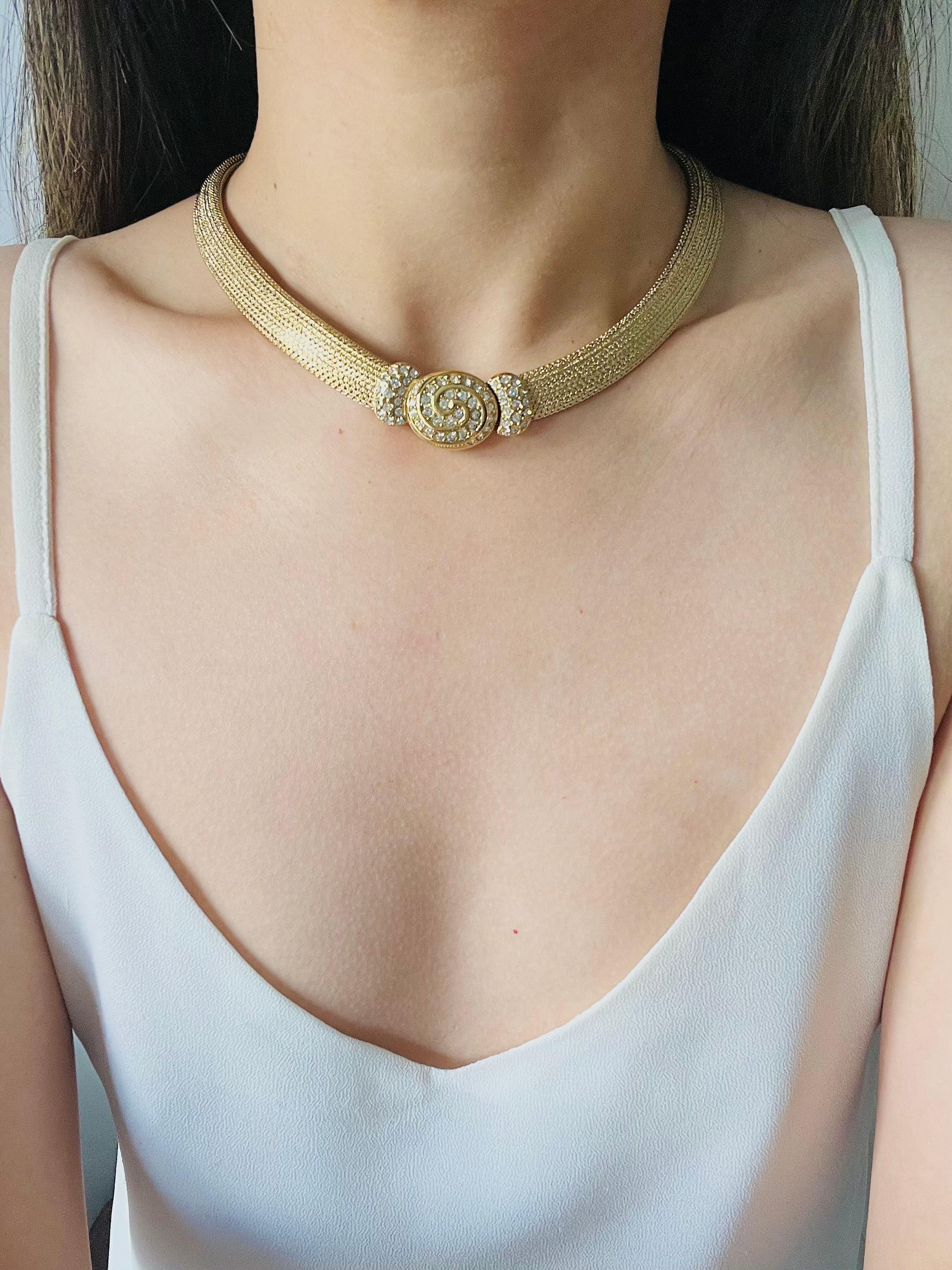 Christian Dior Vintage 1980 Swirl Oval Crystal Button Omega Snake Mesh Necklace For Sale 3