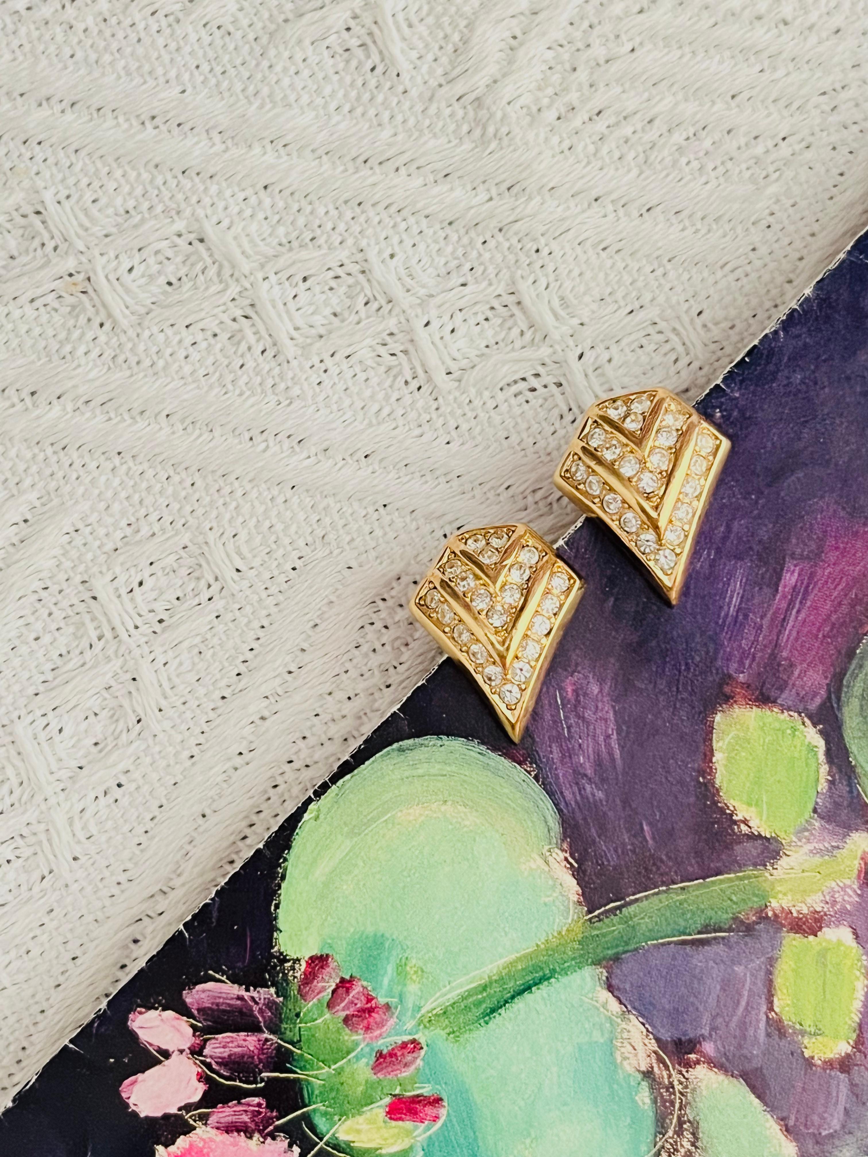 Christian Dior Vintage 1980 Triangle Trio V Sparkling Crystals Pierced Earrings In Good Condition For Sale In Wokingham, England