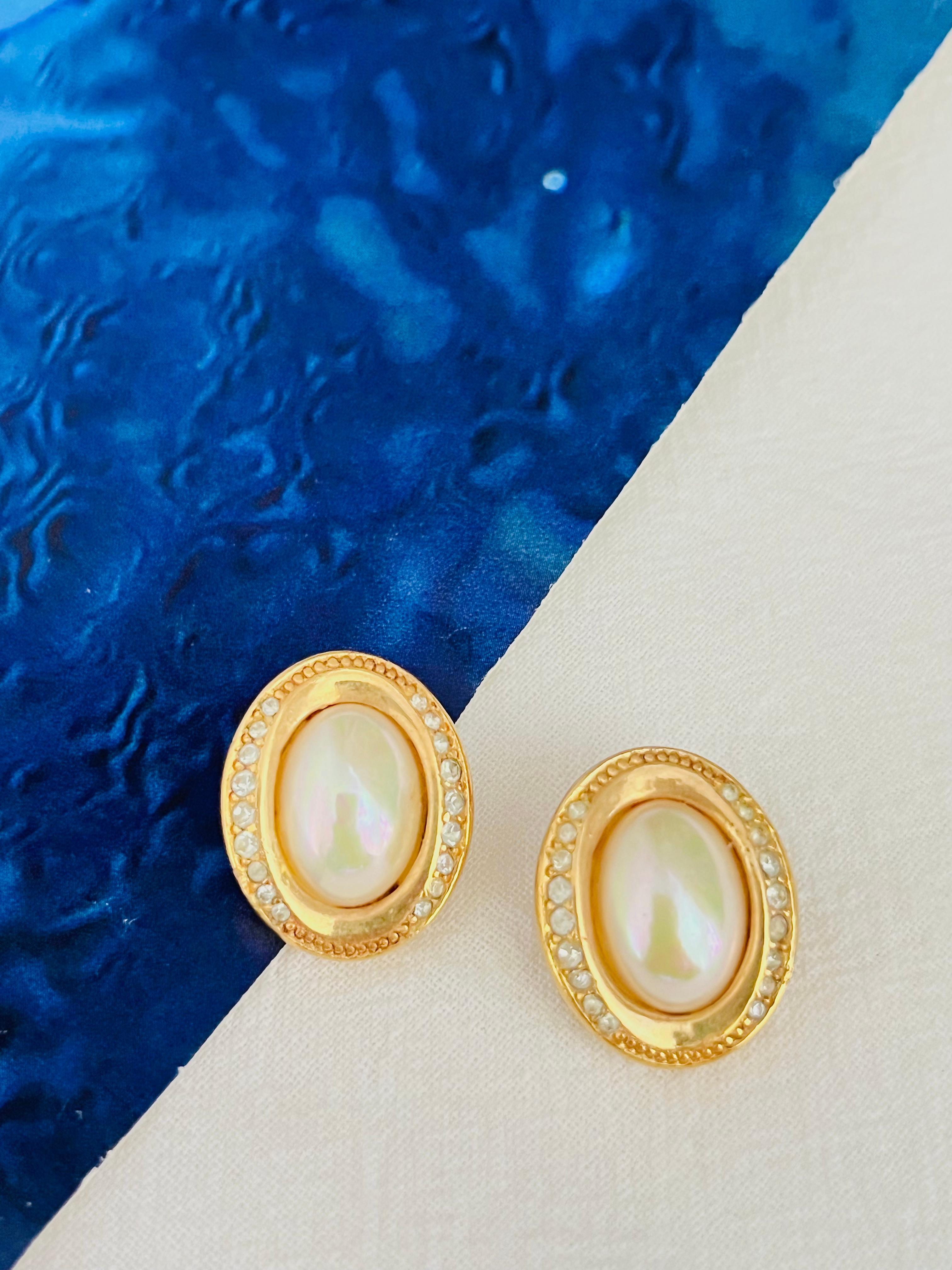 Christian Dior Vintage 1980 White Aurora Oval Pearl Crystals Gold Clip Earrings In Excellent Condition For Sale In Wokingham, England