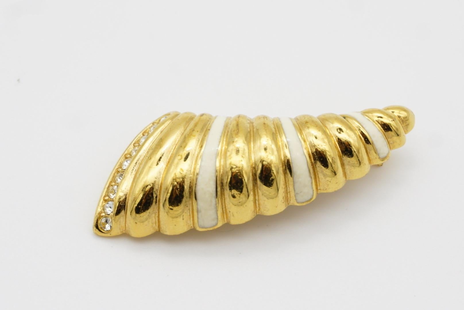 Christian Dior Vintage 1980 White Enamel Crystals Ribbed Horn Shell Gold Brooch For Sale 7