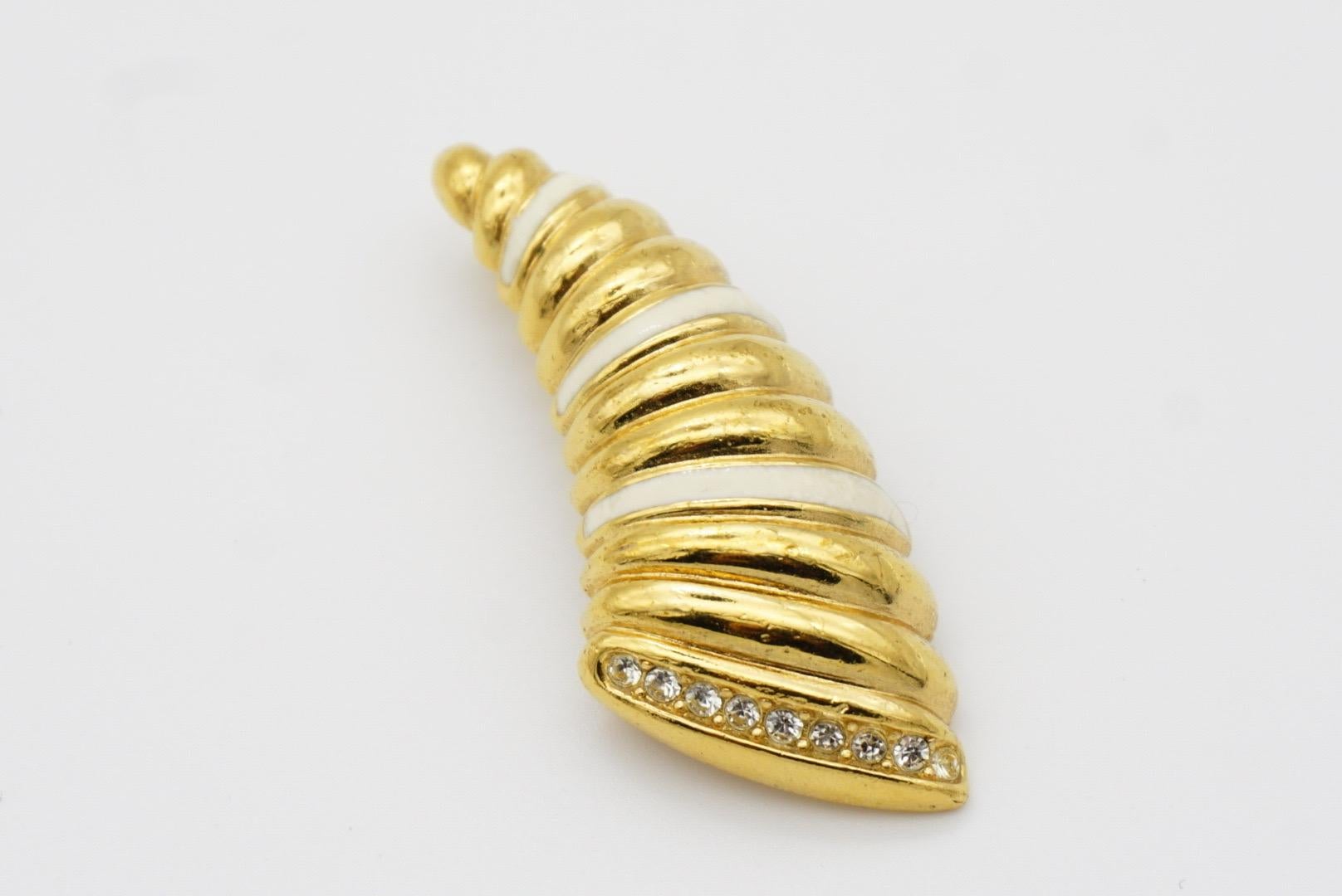 Christian Dior Vintage 1980 White Enamel Crystals Ribbed Horn Shell Gold Brooch For Sale 8