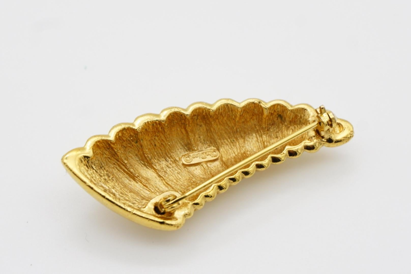 Christian Dior Vintage 1980 White Enamel Crystals Ribbed Horn Shell Gold Brooch 13