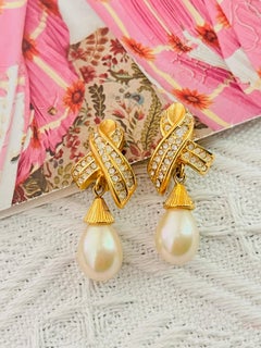 Christian Dior Vintage 1980 Pendientes de gota de agua en forma de cruz con lazo de perlas blancas