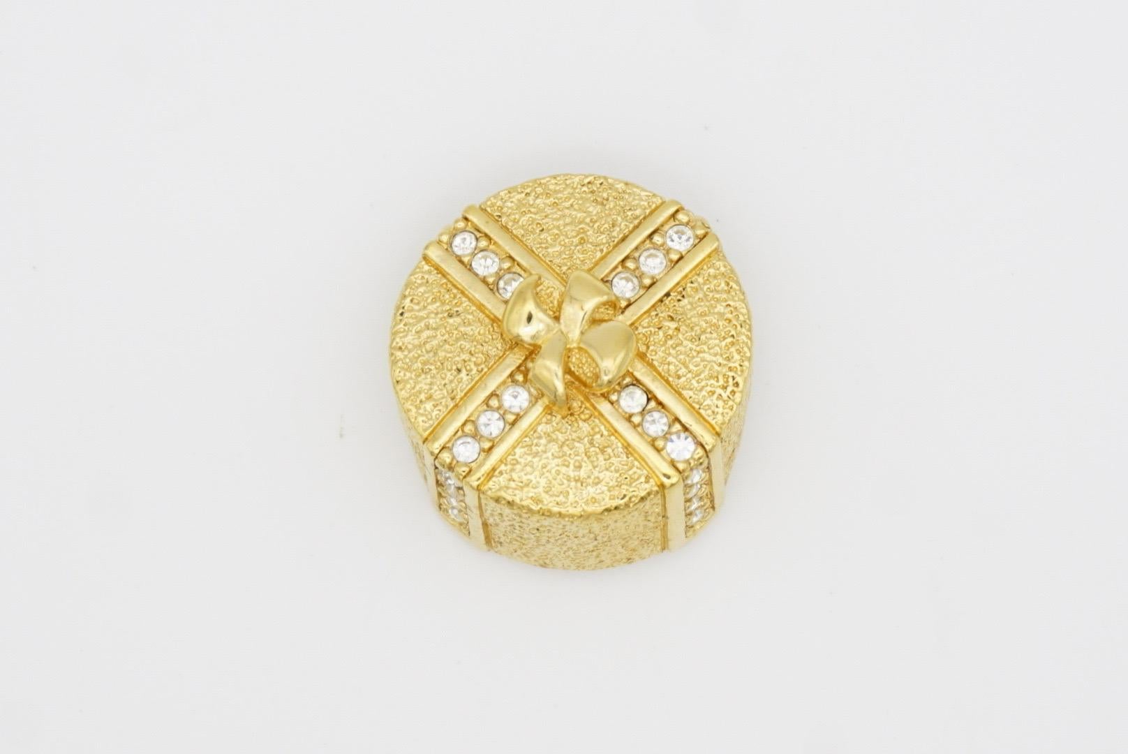 Christian Dior Vintage 1980s 3D Gift Present Ribbon Round Box Crystals Brooch For Sale 6