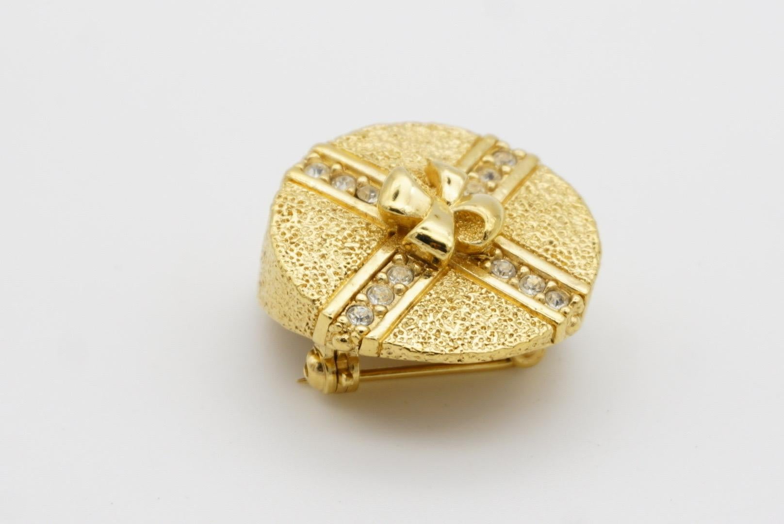 Christian Dior Vintage 1980s 3D Gift Present Ribbon Round Box Crystals Brooch For Sale 7