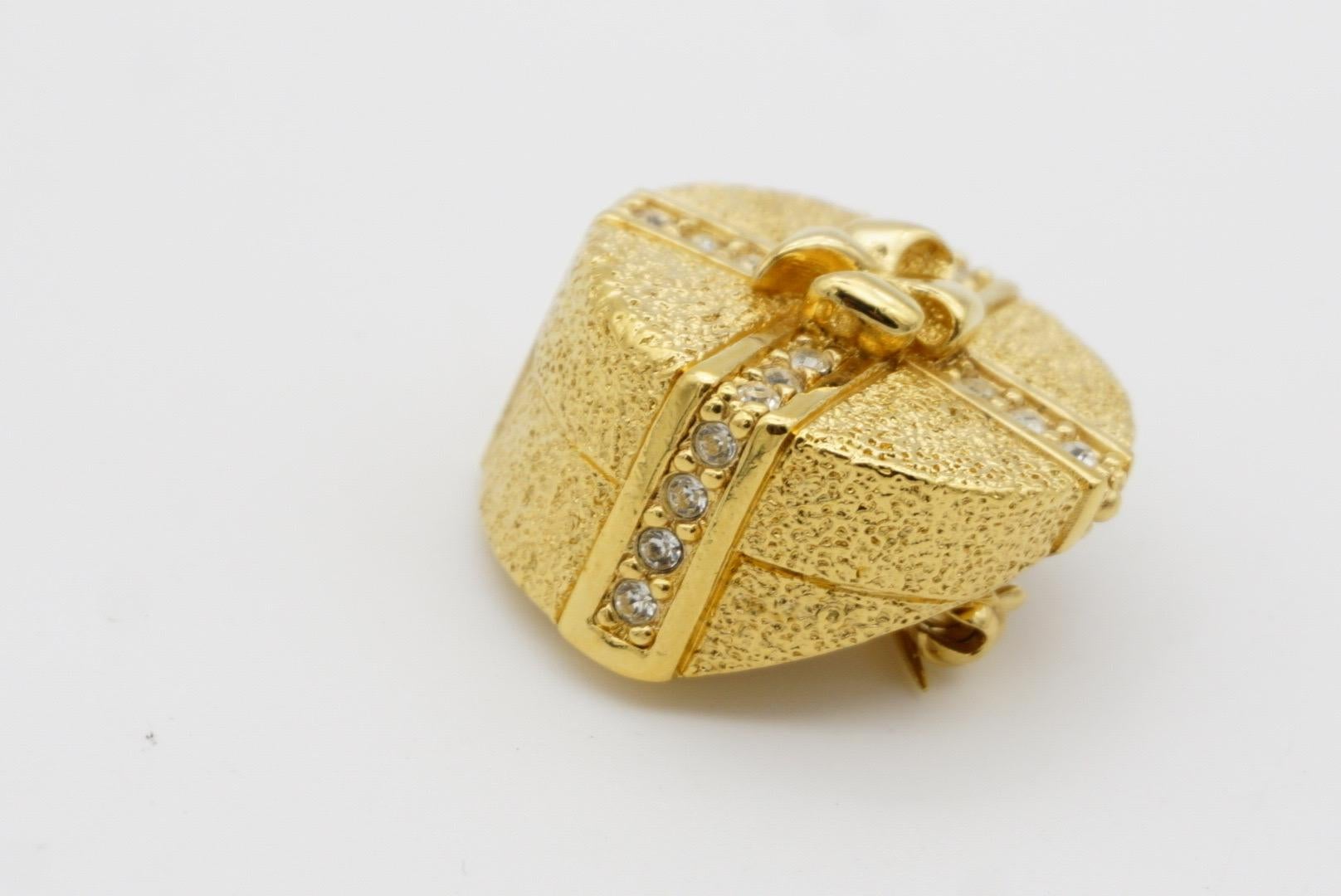 Christian Dior Vintage 1980s 3D Gift Present Ribbon Round Box Crystals Brooch For Sale 9